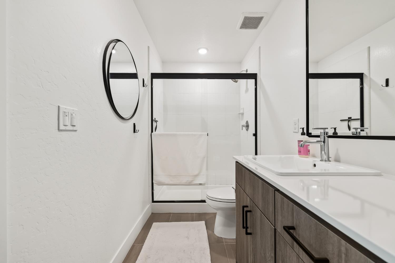 464 W Balsam Ln, Clovis, CA 93611