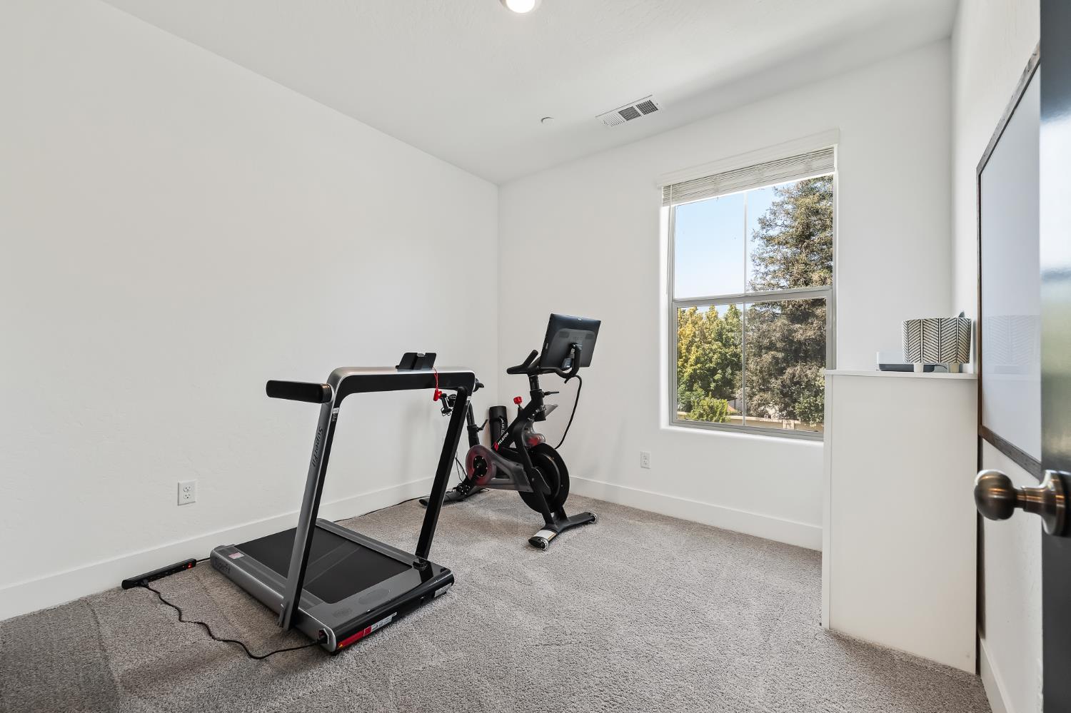 464 W Balsam Ln, Clovis, CA 93611