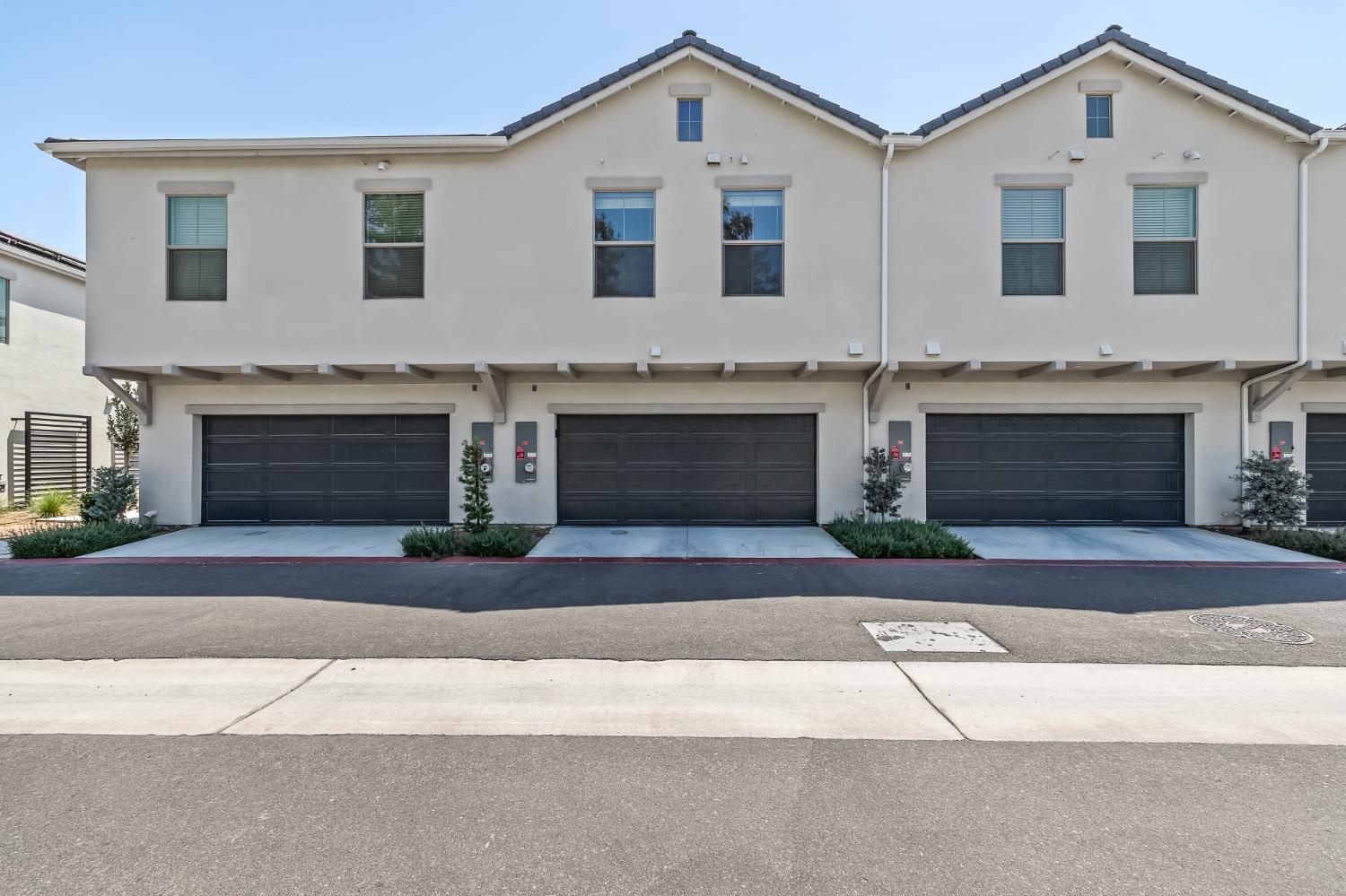 464 W Balsam Ln, Clovis, CA 93611