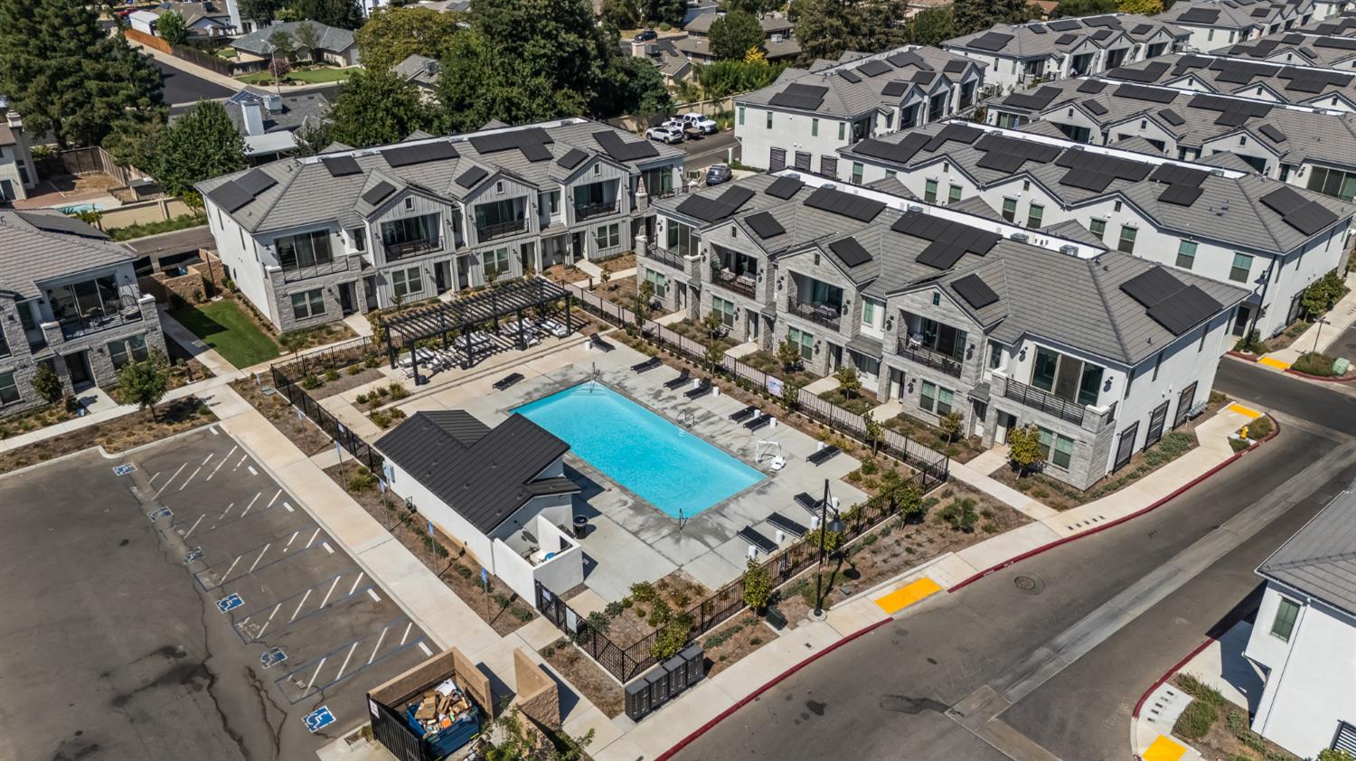 464 W Balsam Ln, Clovis, CA 93611