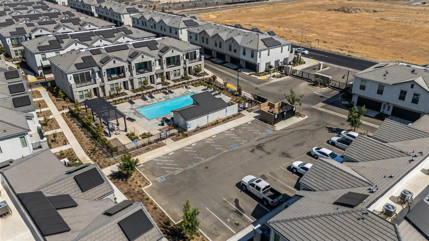 464 W Balsam Ln, Clovis, CA 93611