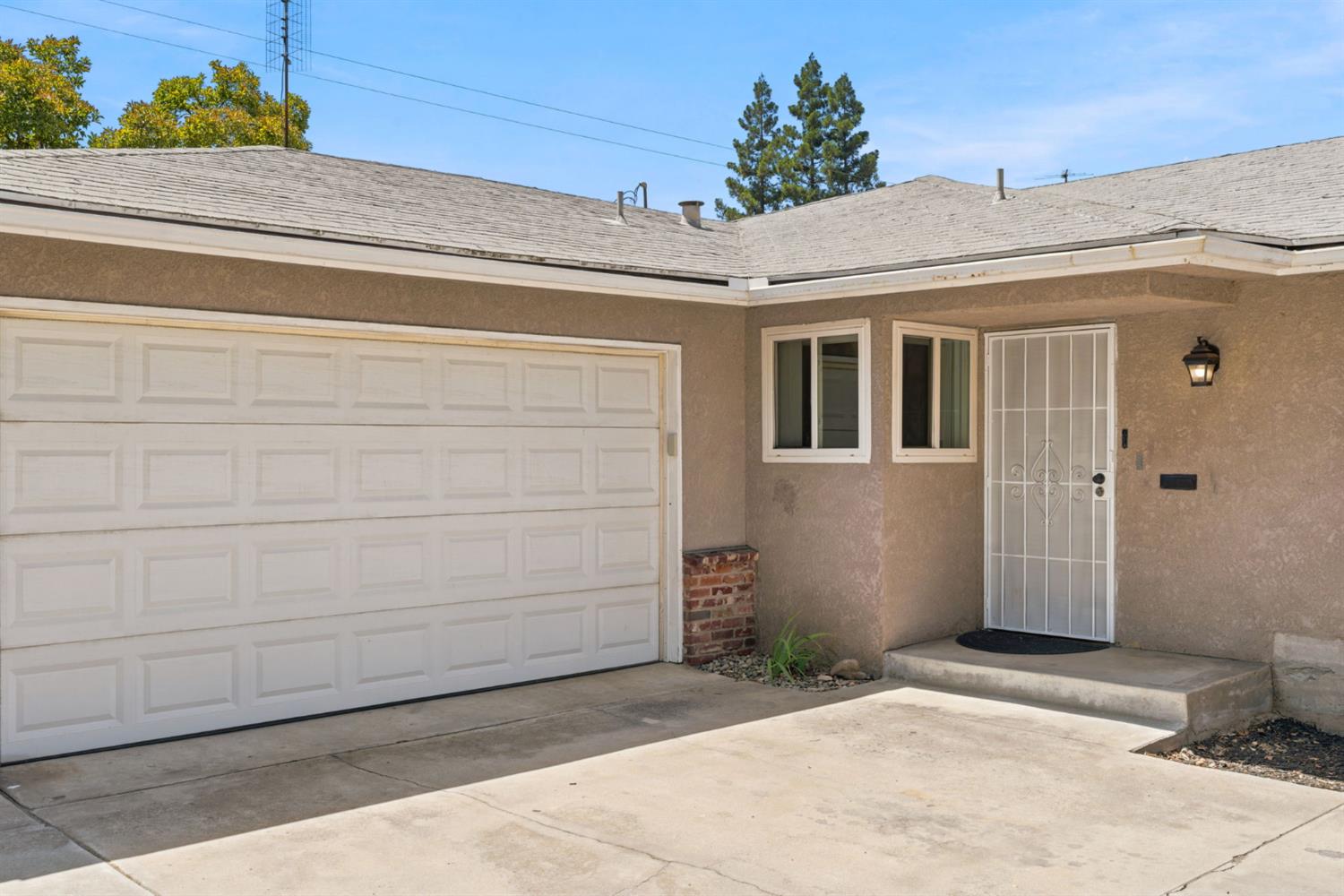 4824 E Santa Ana Ave, Fresno, CA 93726