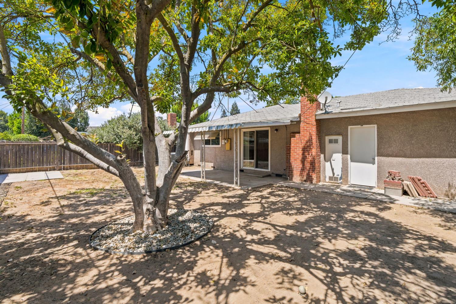4824 E Santa Ana Ave, Fresno, CA 93726