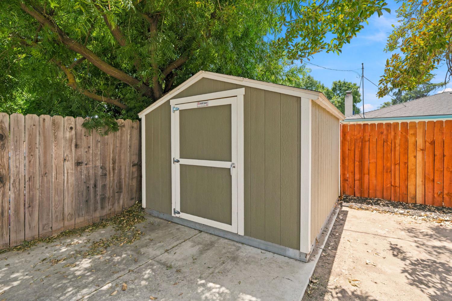 4824 E Santa Ana Ave, Fresno, CA 93726