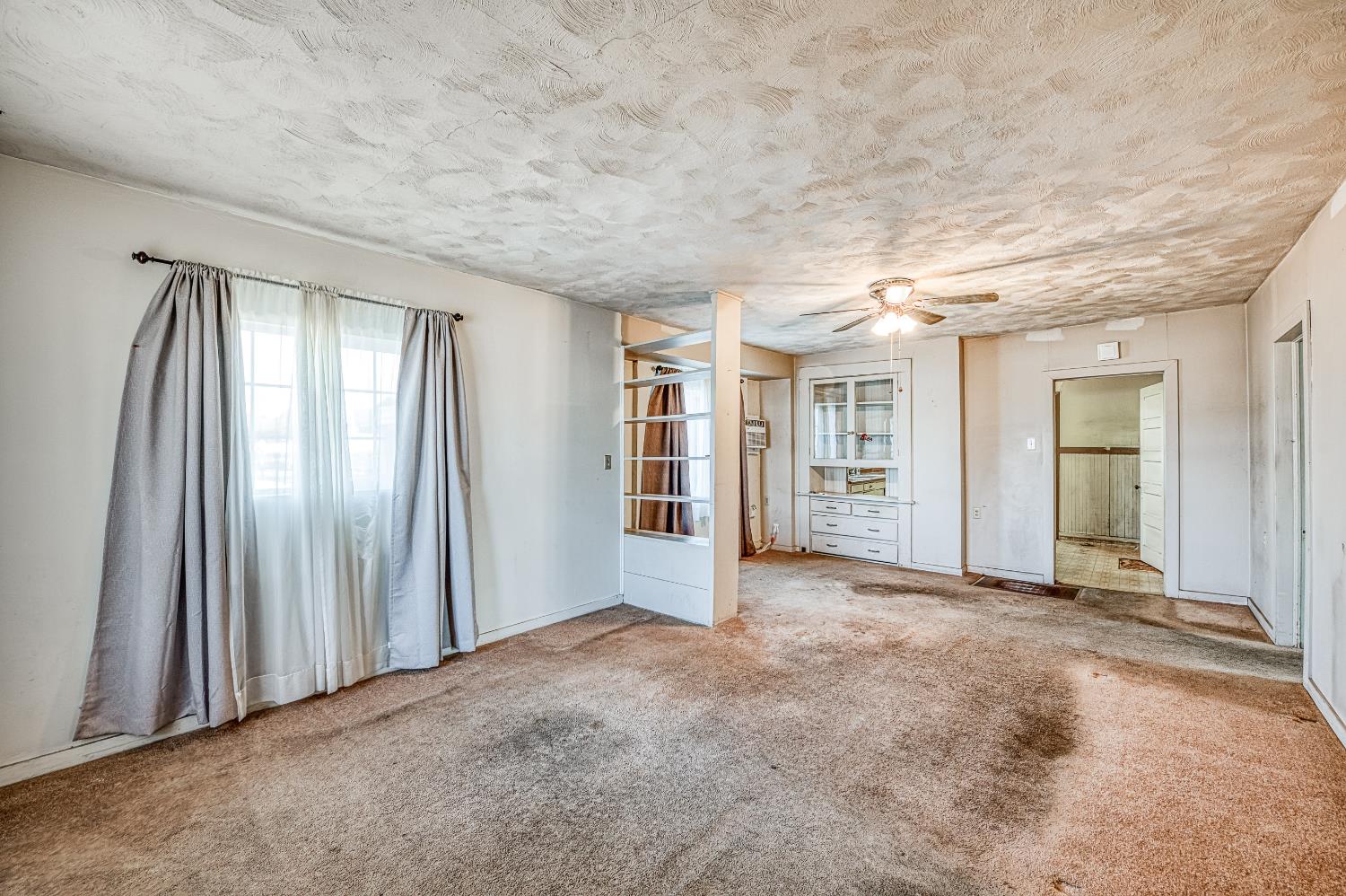 2031 Whitson St, Selma, CA 93662