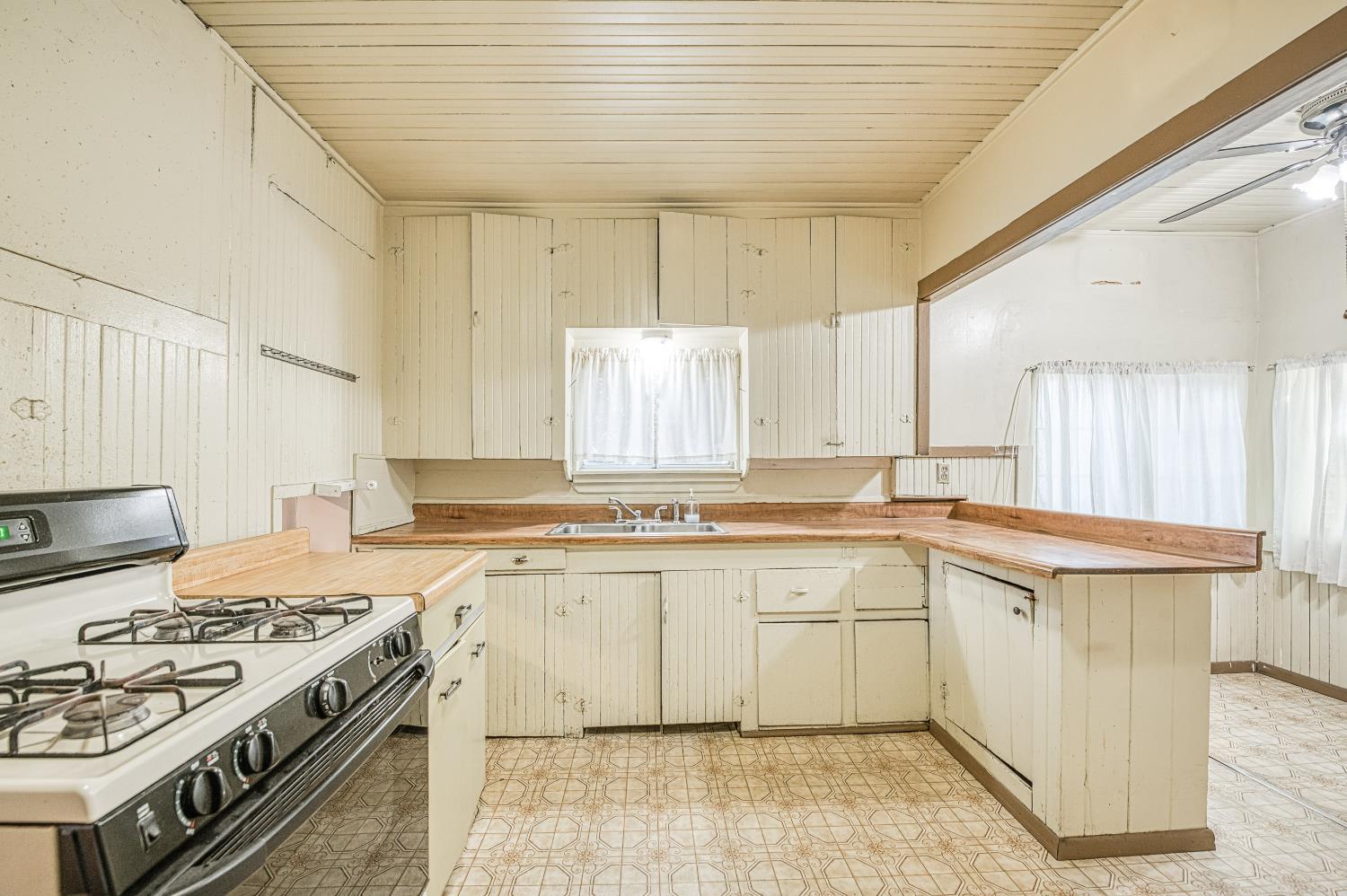 2031 Whitson St, Selma, CA 93662