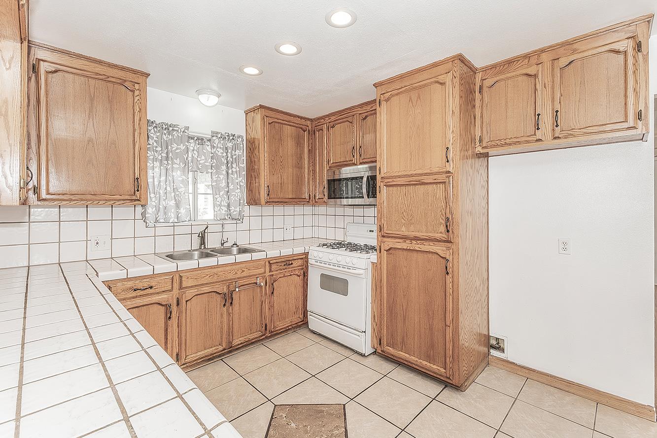 854 W Rialto Ave, Clovis, CA 93612