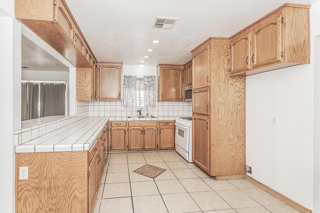 854 W Rialto Ave, Clovis, CA 93612