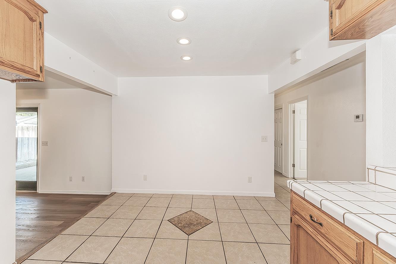 854 W Rialto Ave, Clovis, CA 93612