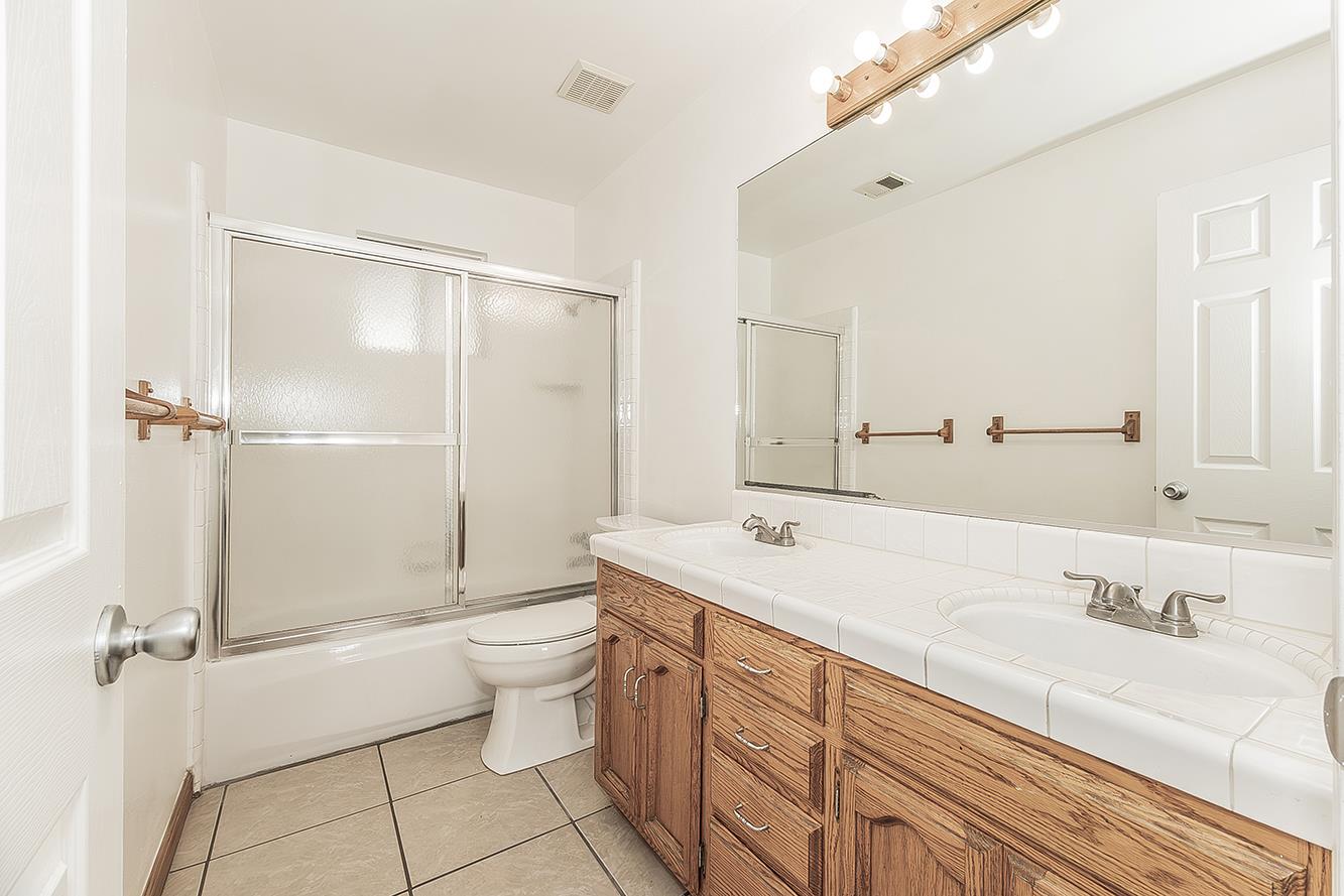 854 W Rialto Ave, Clovis, CA 93612