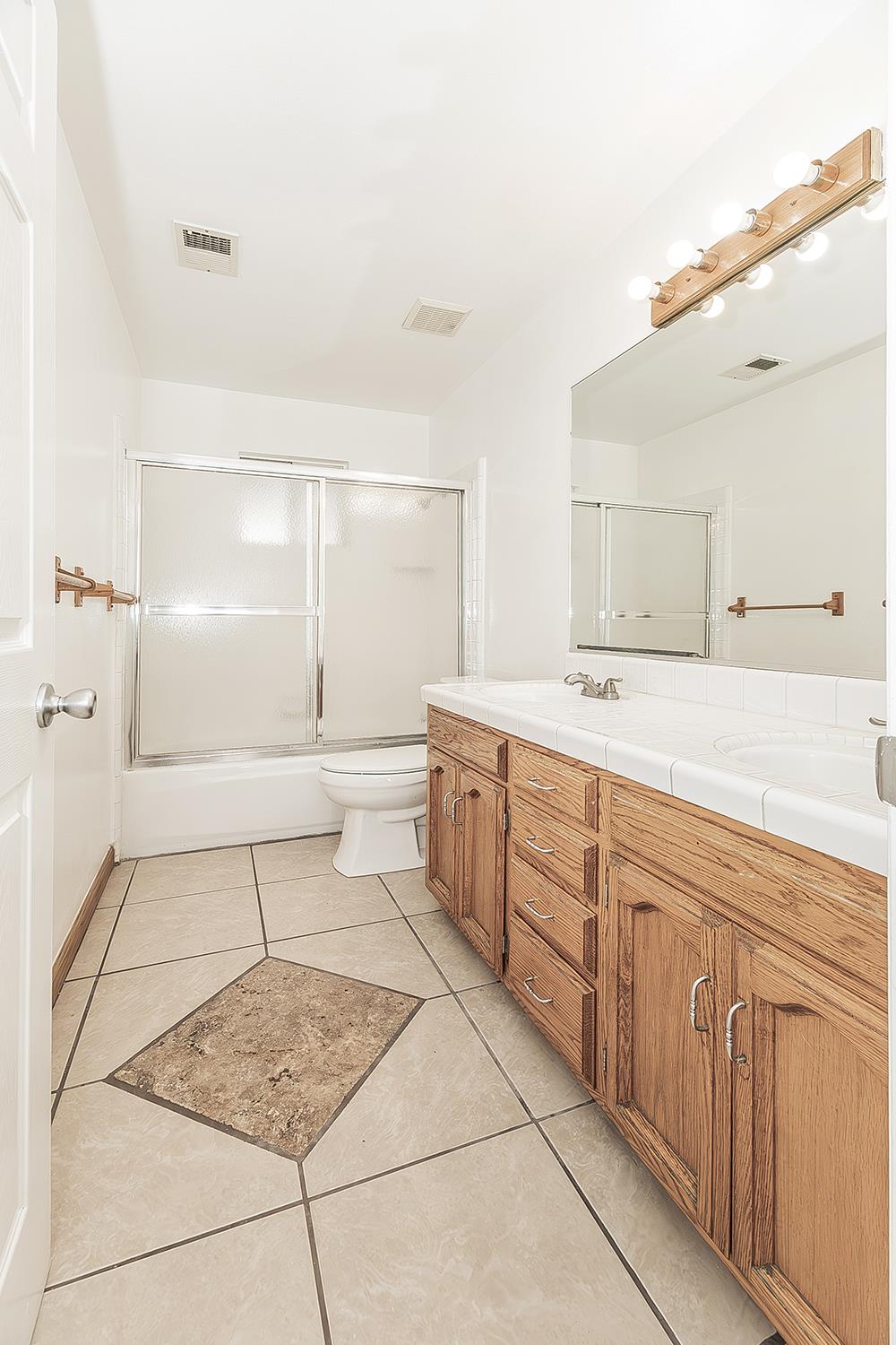 854 W Rialto Ave, Clovis, CA 93612