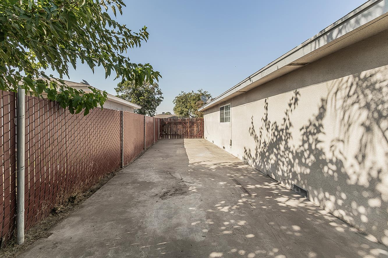 854 W Rialto Ave, Clovis, CA 93612