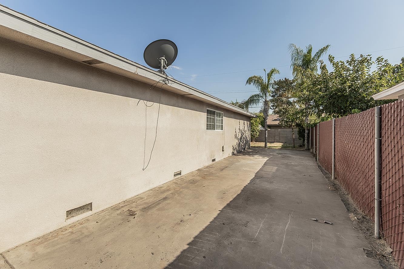 854 W Rialto Ave, Clovis, CA 93612