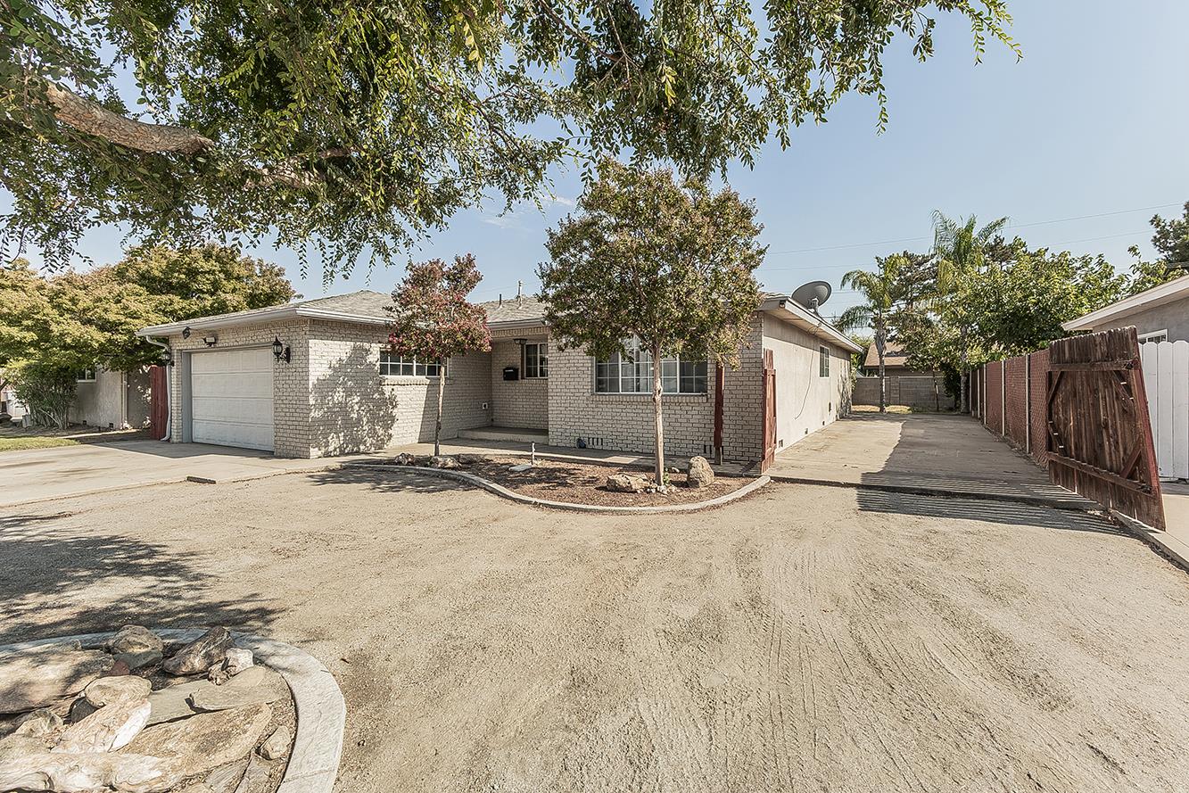 854 W Rialto Ave, Clovis, CA 93612