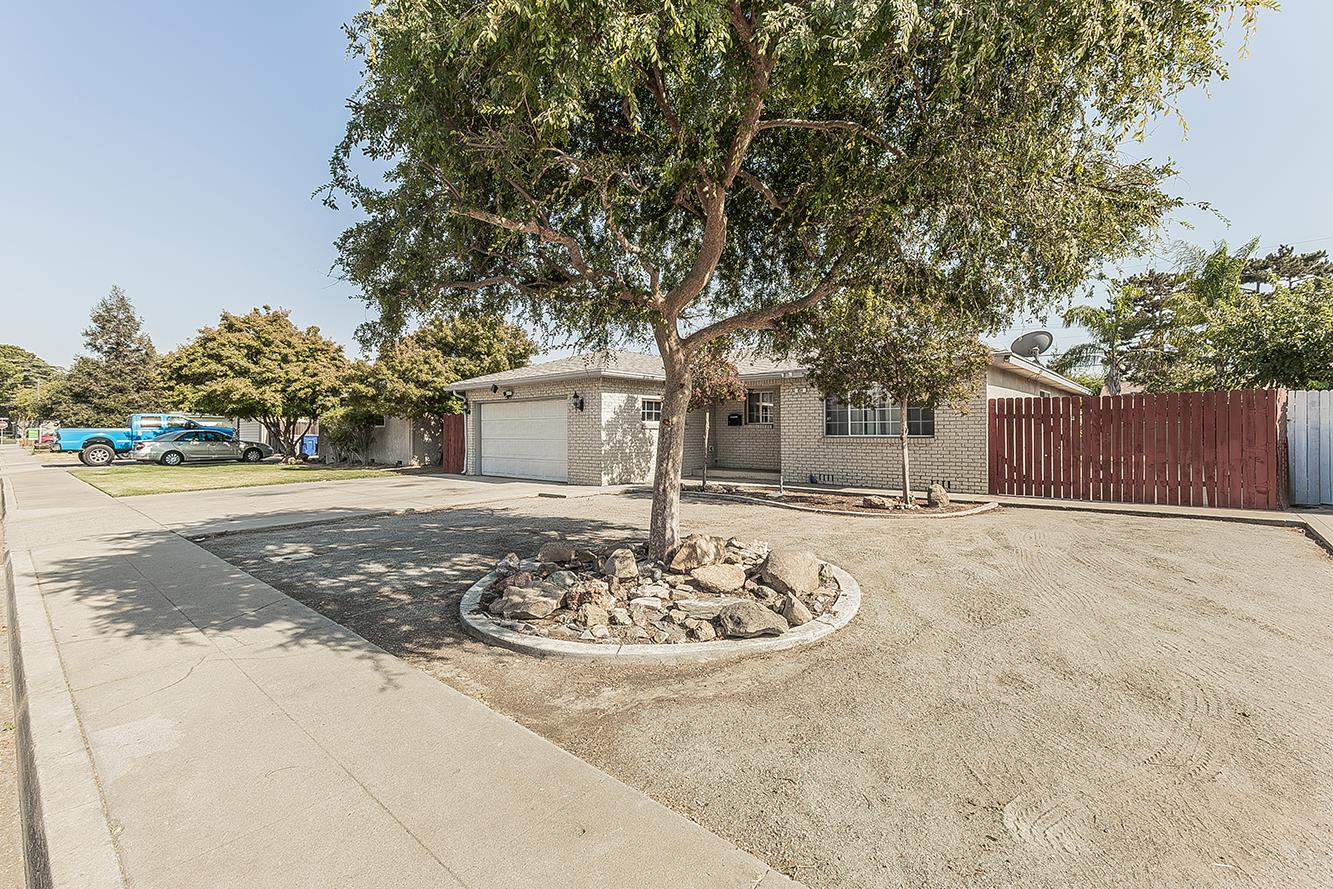 854 W Rialto Ave, Clovis, CA 93612