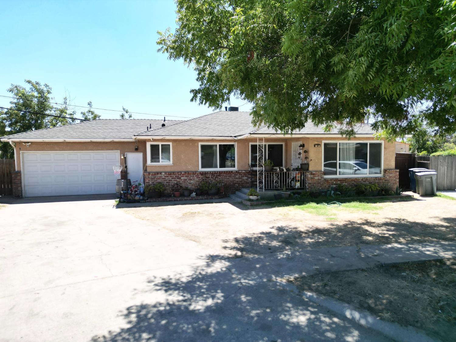 3858 E Dakota Ave, Fresno, CA 93726