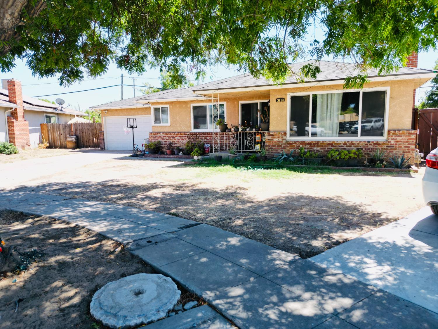 3858 E Dakota Ave, Fresno, CA 93726