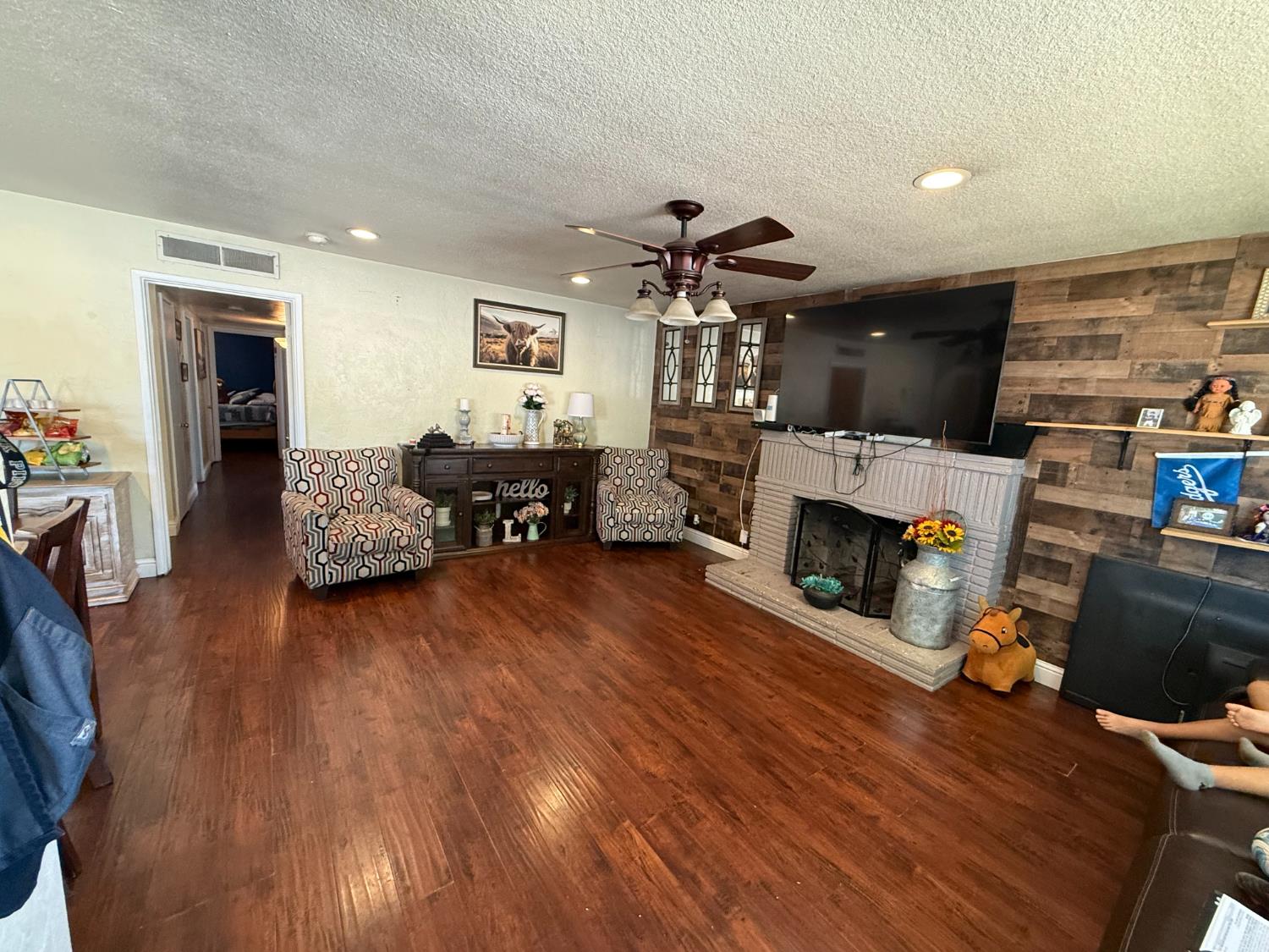 3858 E Dakota Ave, Fresno, CA 93726