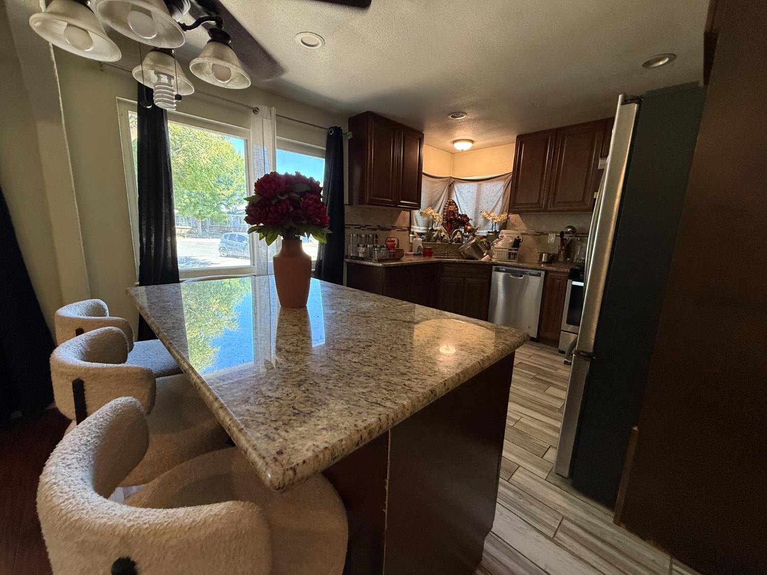 3858 E Dakota Ave, Fresno, CA 93726