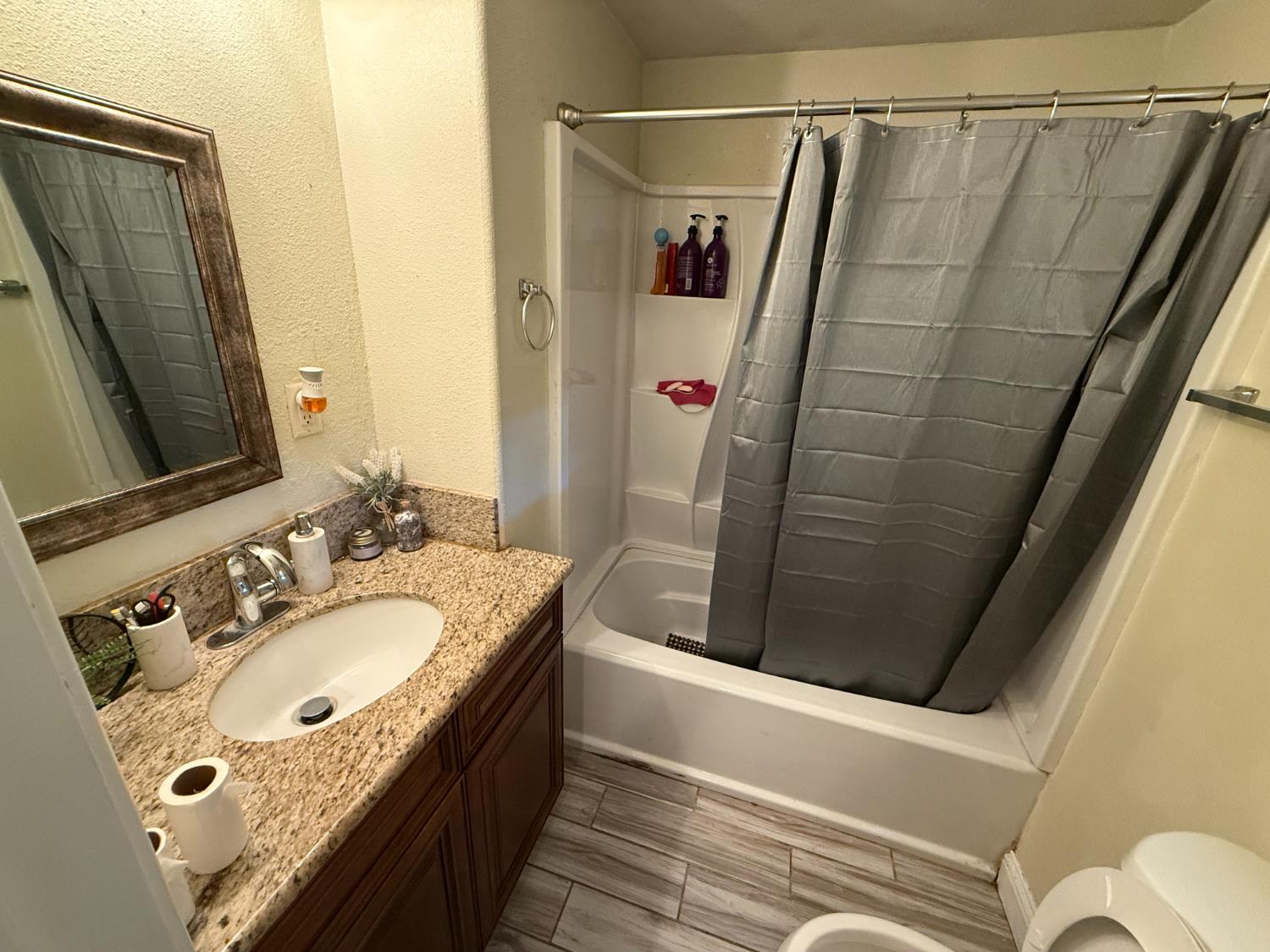 3858 E Dakota Ave, Fresno, CA 93726