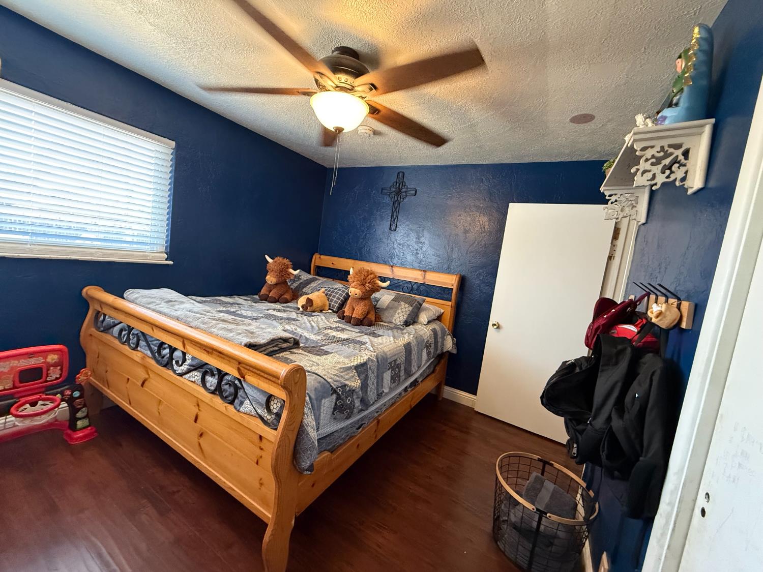 3858 E Dakota Ave, Fresno, CA 93726