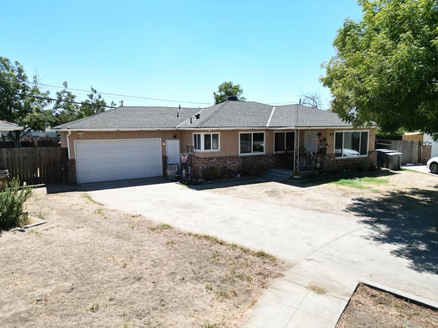 3858 E Dakota Ave, Fresno, CA 93726