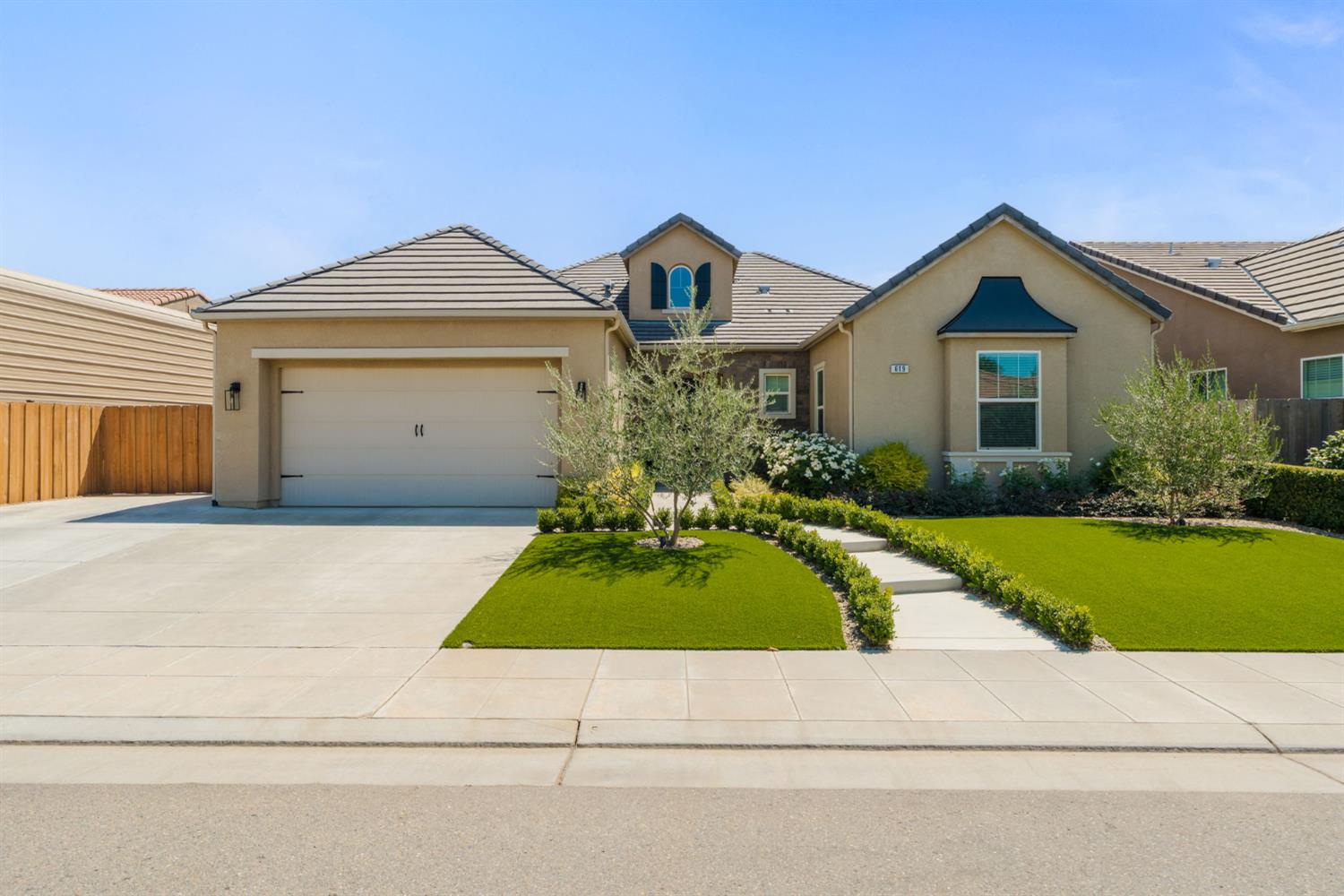 619 Blackwood Ave, Clovis, CA 93619