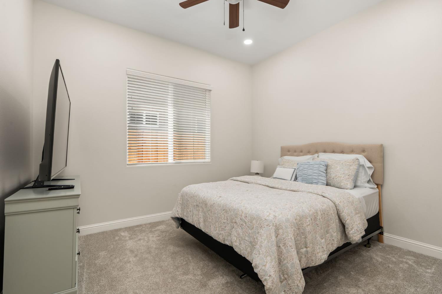 619 Blackwood Ave, Clovis, CA 93619