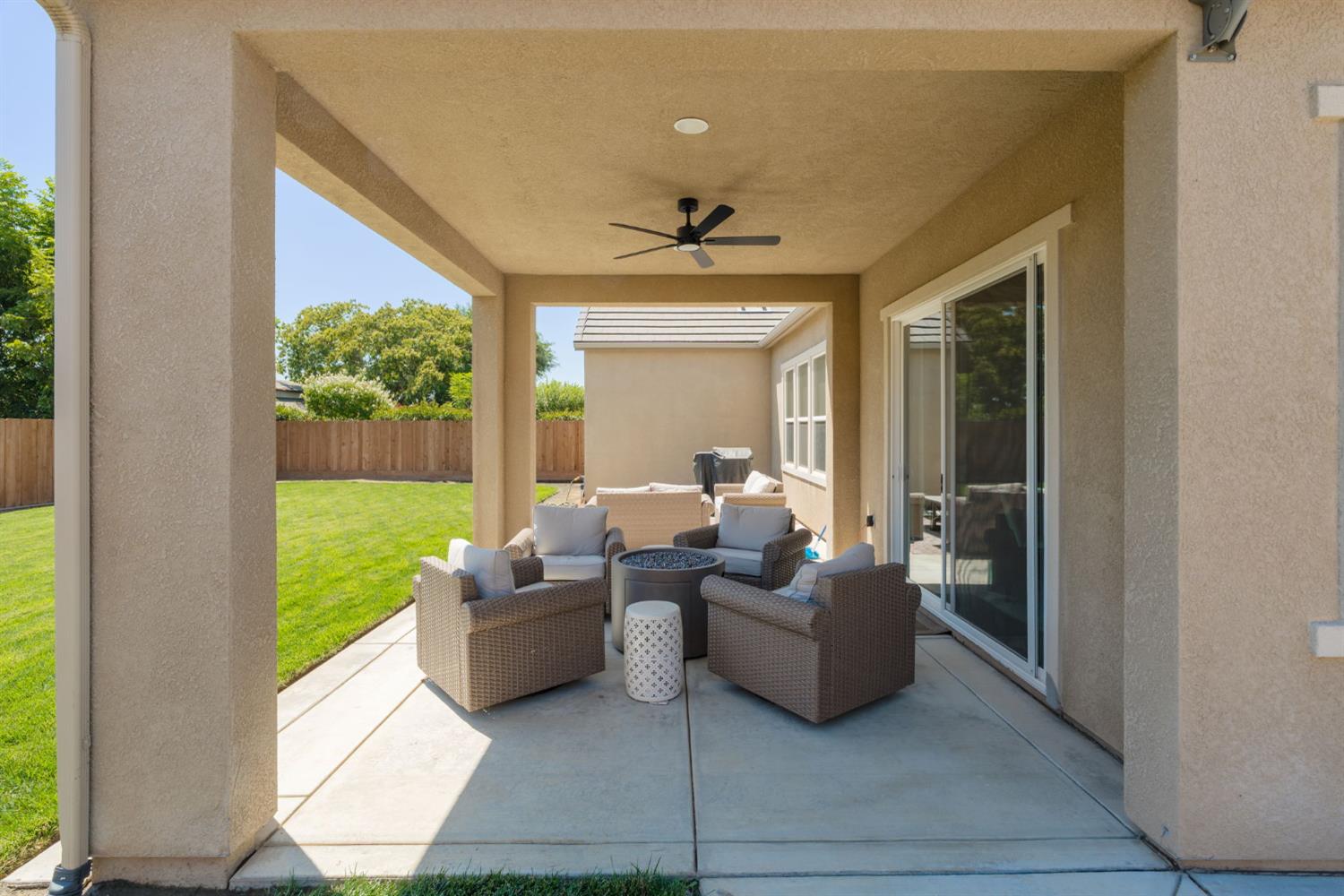 619 Blackwood Ave, Clovis, CA 93619