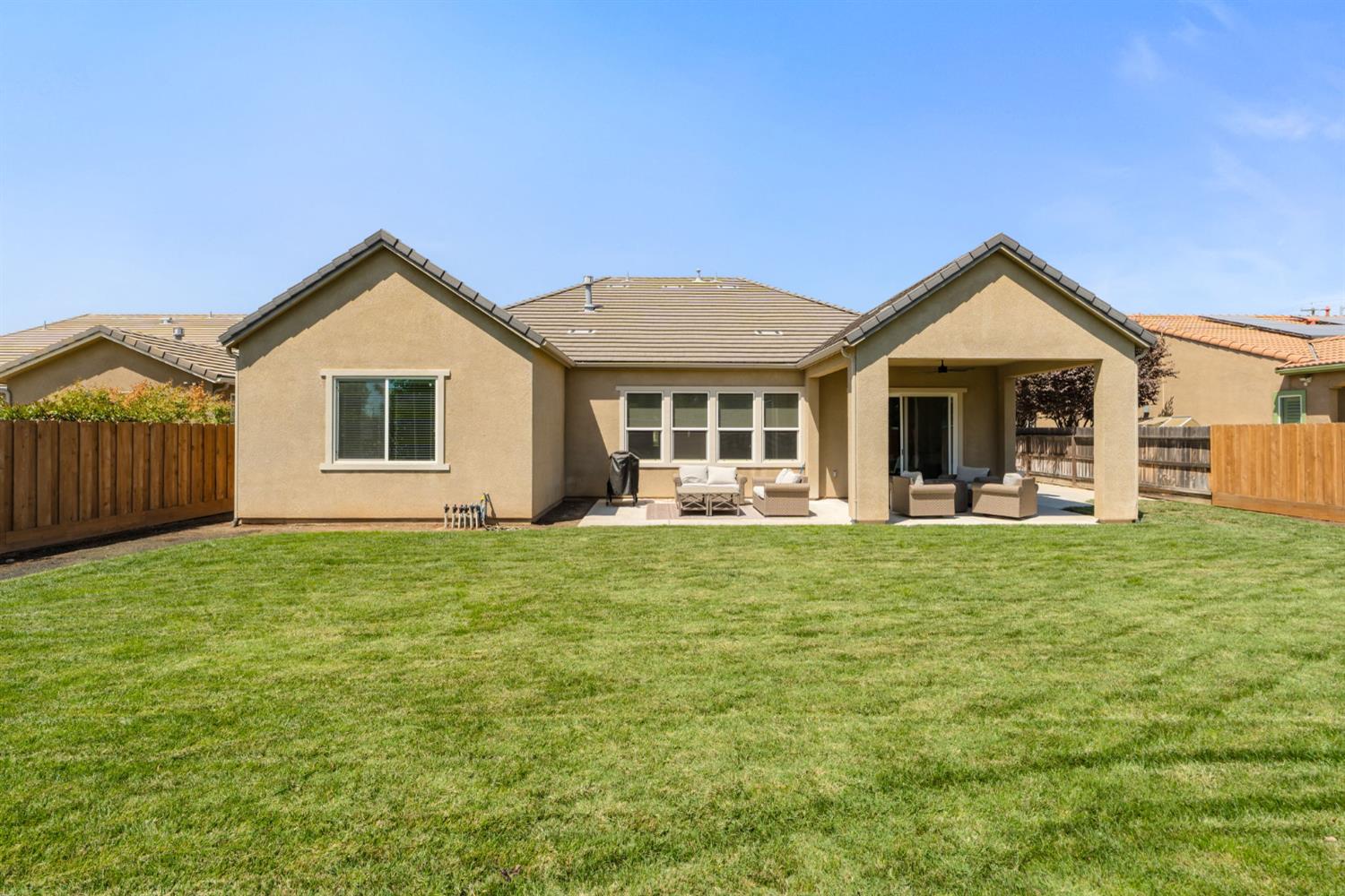 619 Blackwood Ave, Clovis, CA 93619