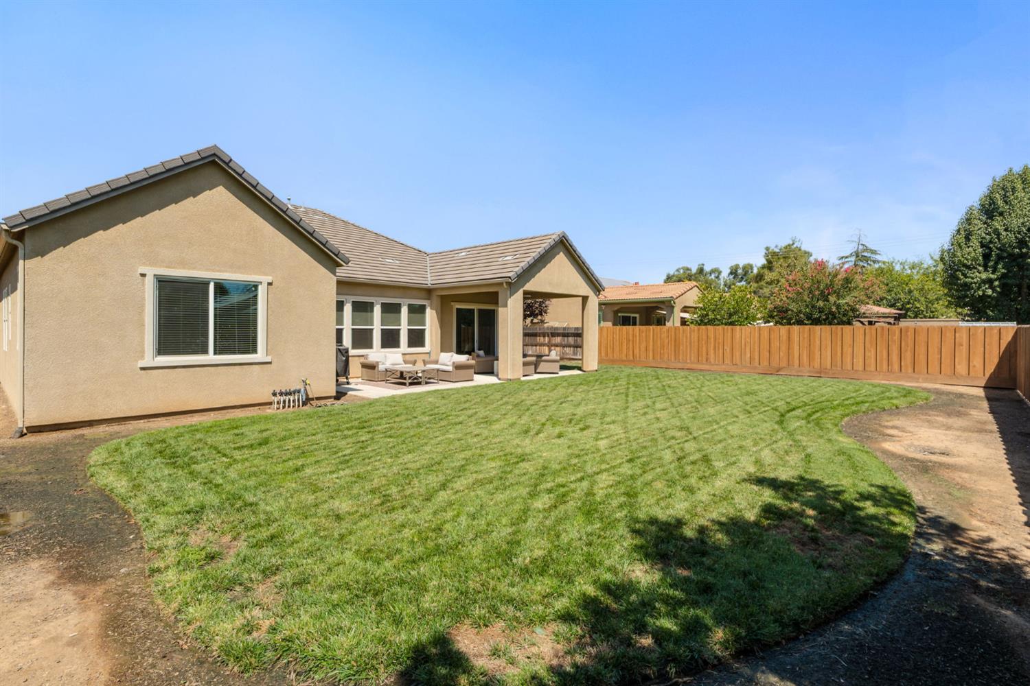619 Blackwood Ave, Clovis, CA 93619