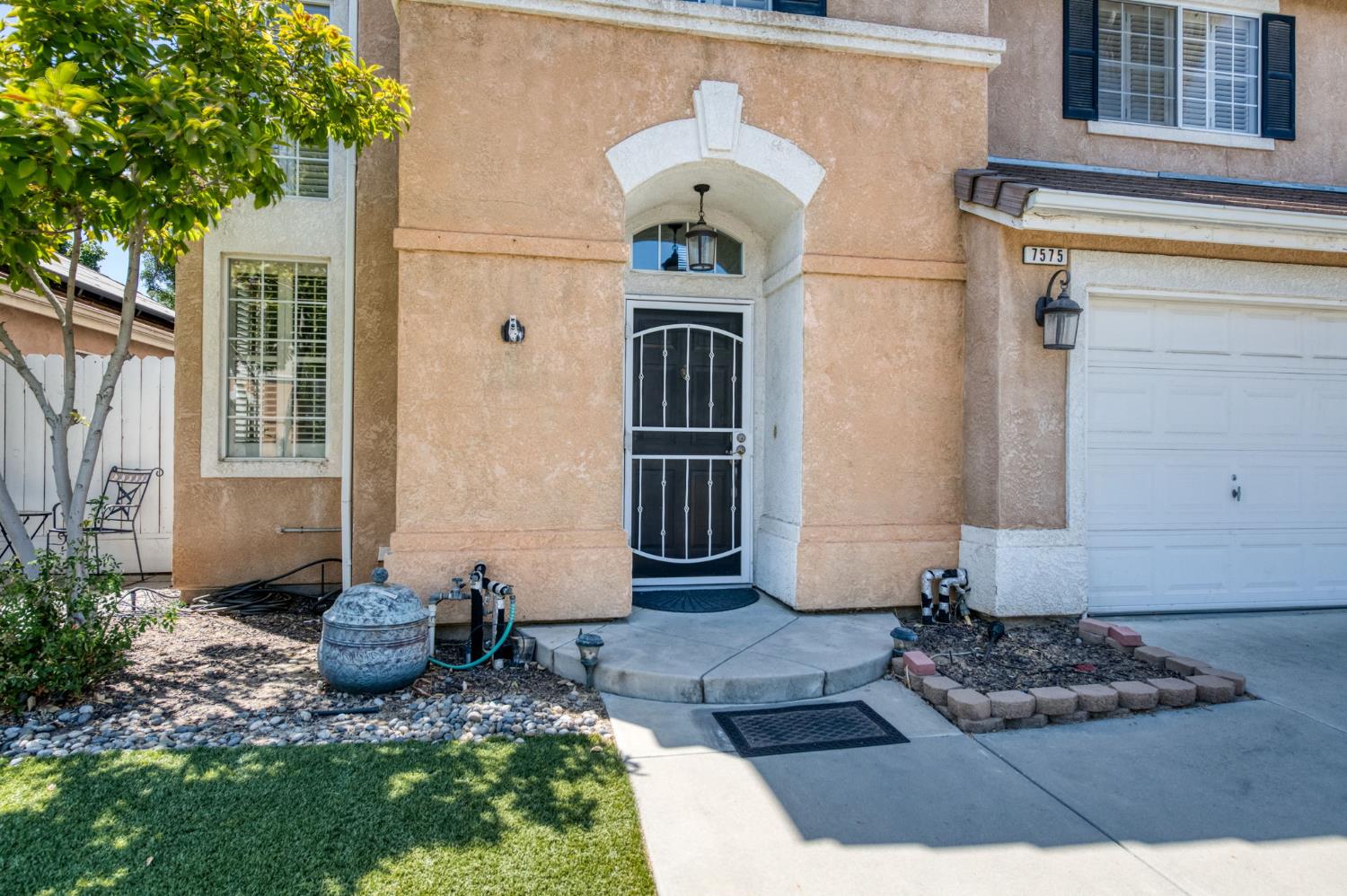 7575 N Trellis Cir, Fresno, CA 93720