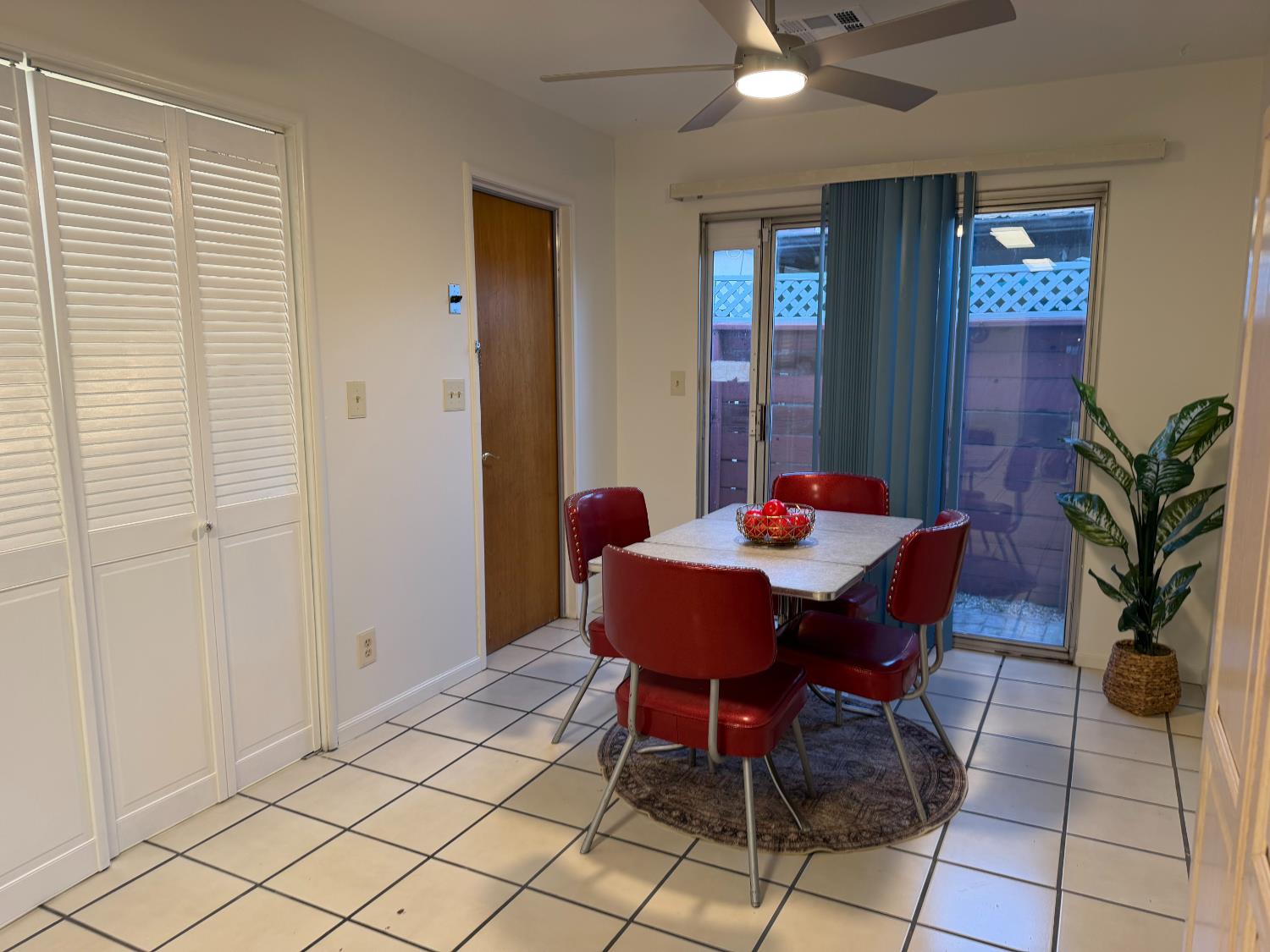 3860 E Rialto, Fresno, CA 93726