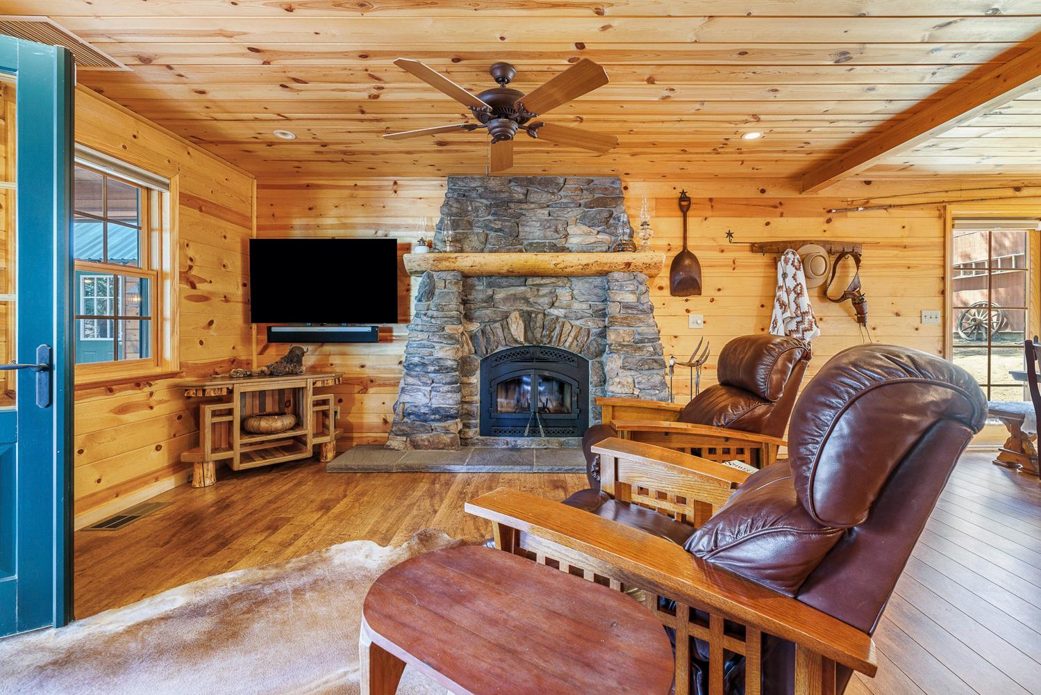 41836 Knobcone Ln, Shaver Lake, CA 93664