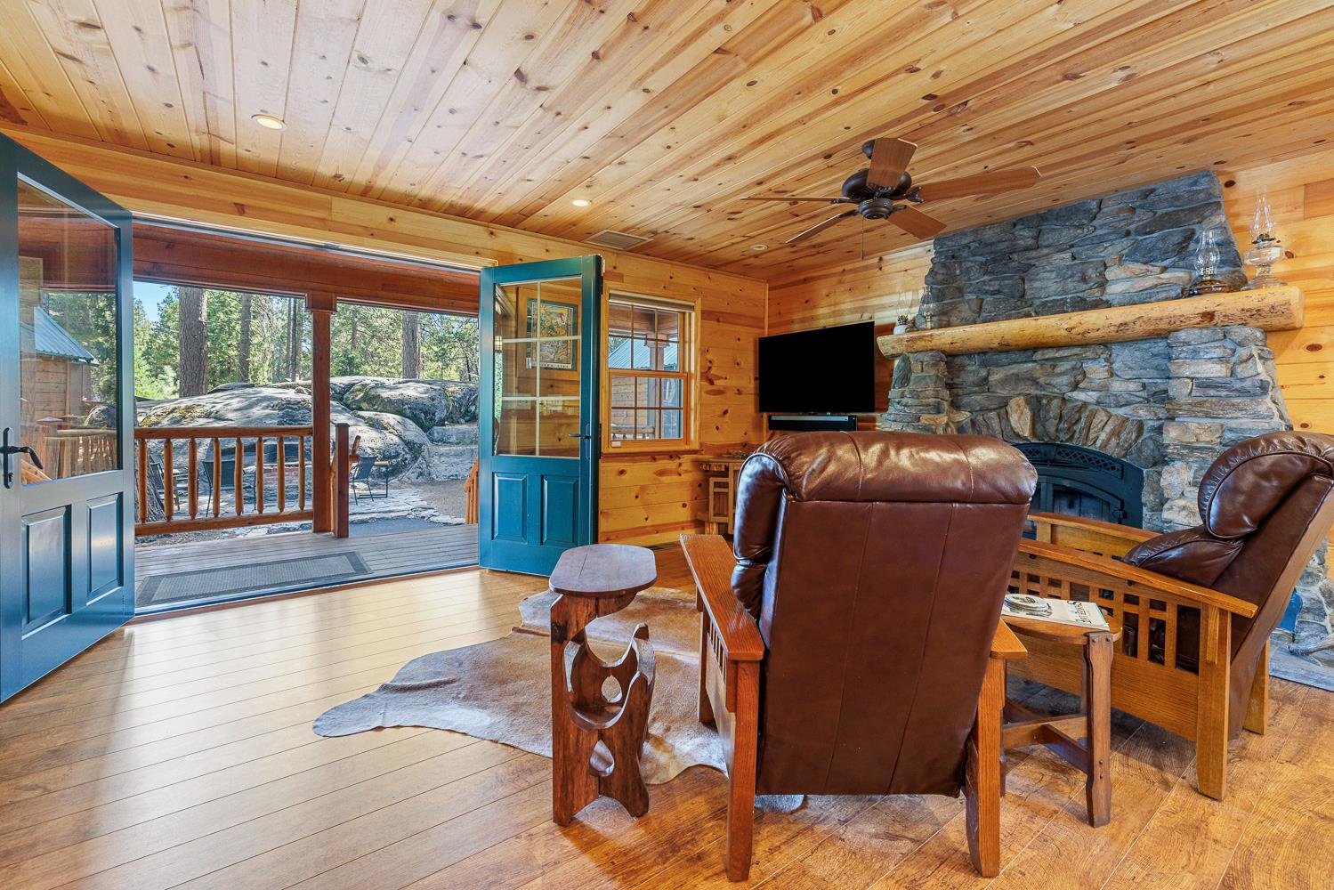 41836 Knobcone Ln, Shaver Lake, CA 93664