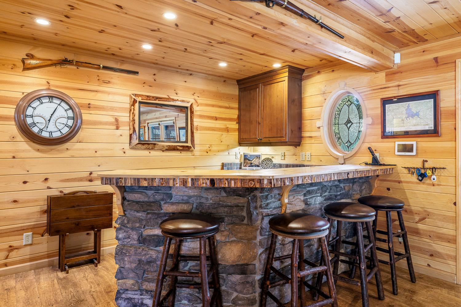 41836 Knobcone Ln, Shaver Lake, CA 93664