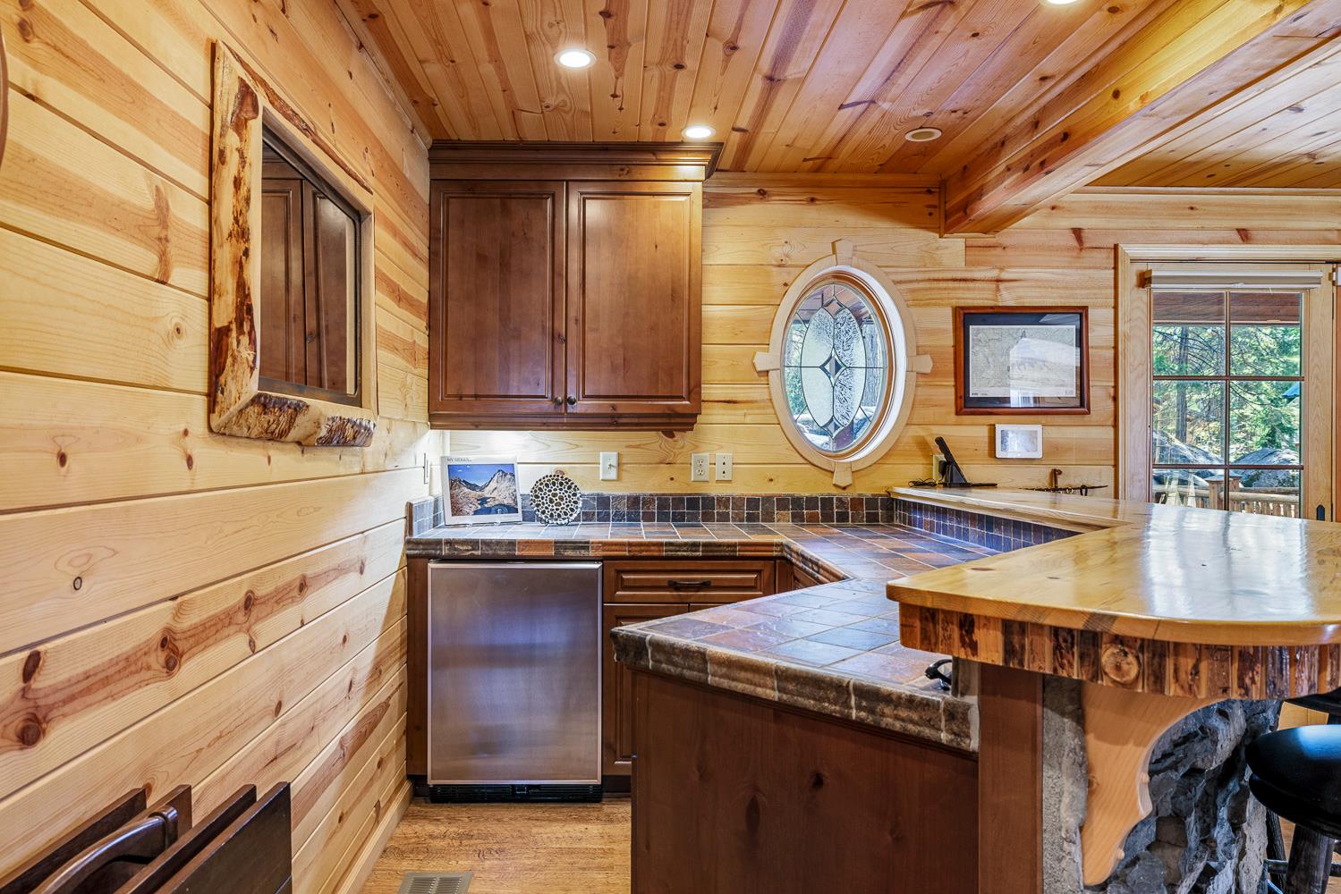 41836 Knobcone Ln, Shaver Lake, CA 93664