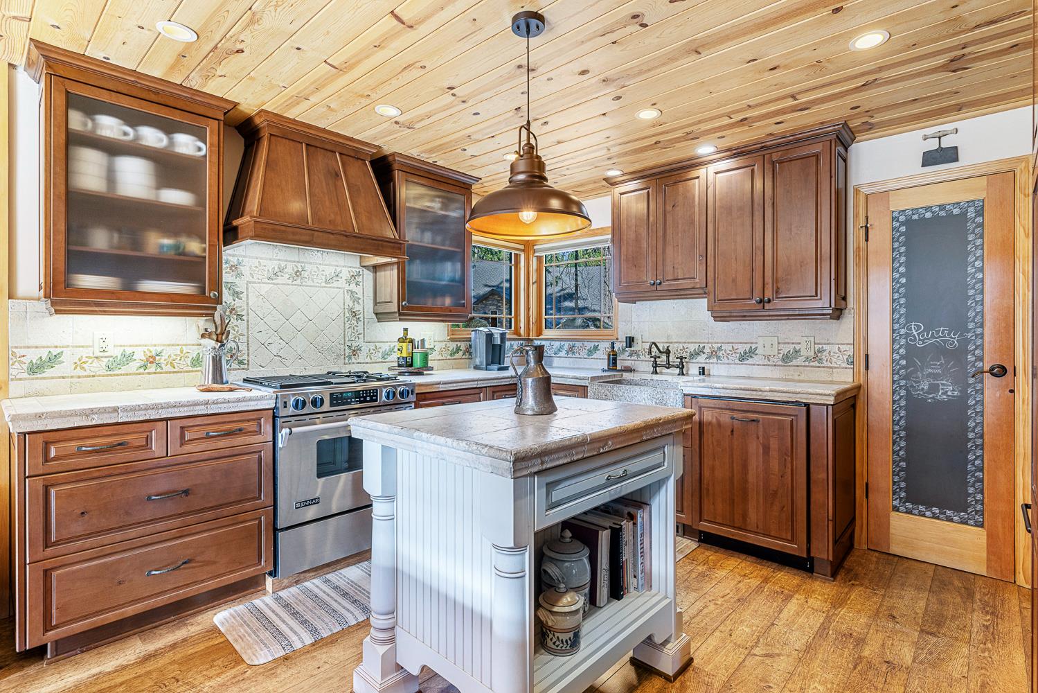 41836 Knobcone Ln, Shaver Lake, CA 93664