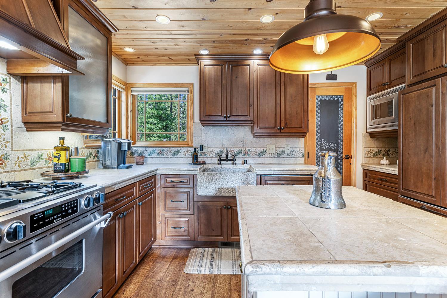 41836 Knobcone Ln, Shaver Lake, CA 93664