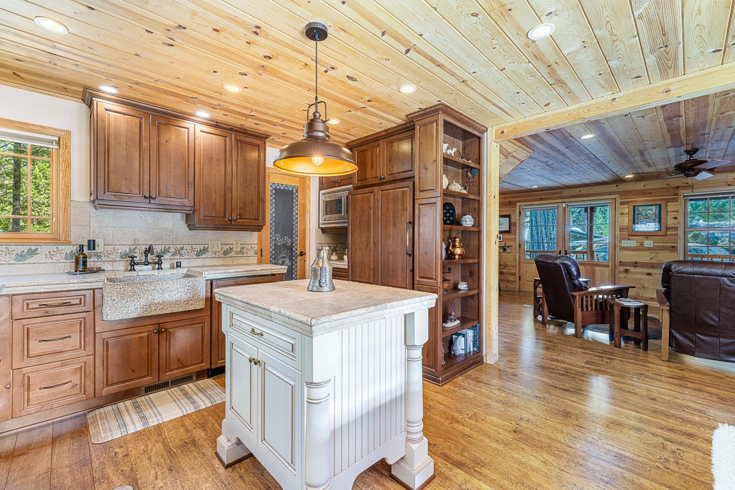 41836 Knobcone Ln, Shaver Lake, CA 93664