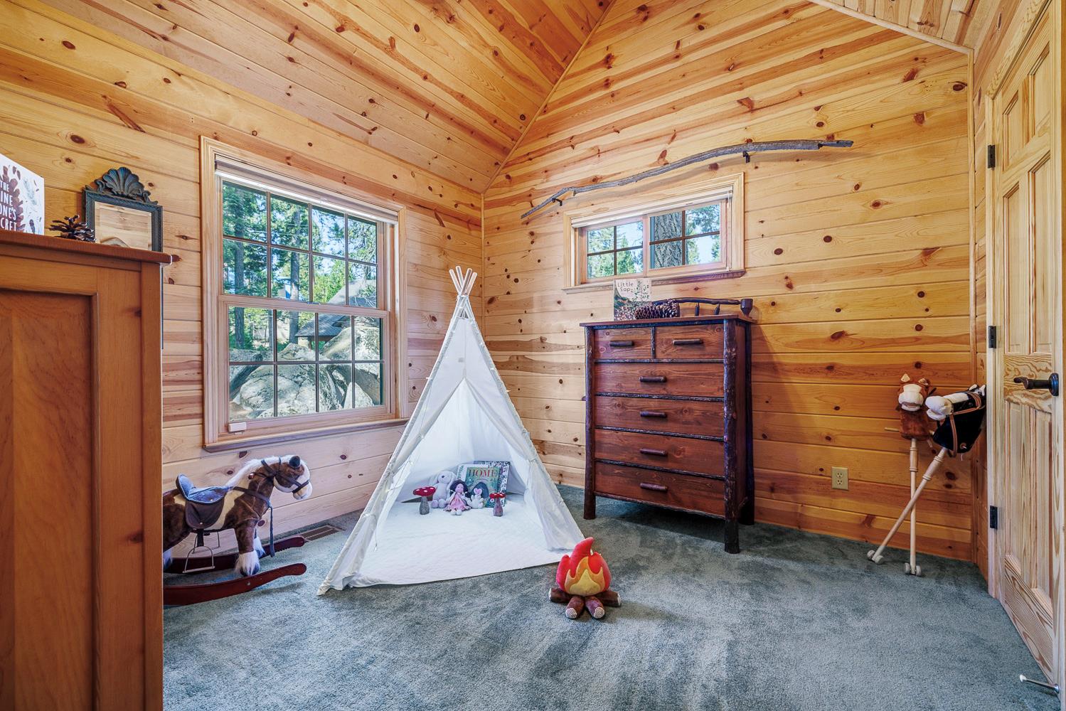 41836 Knobcone Ln, Shaver Lake, CA 93664