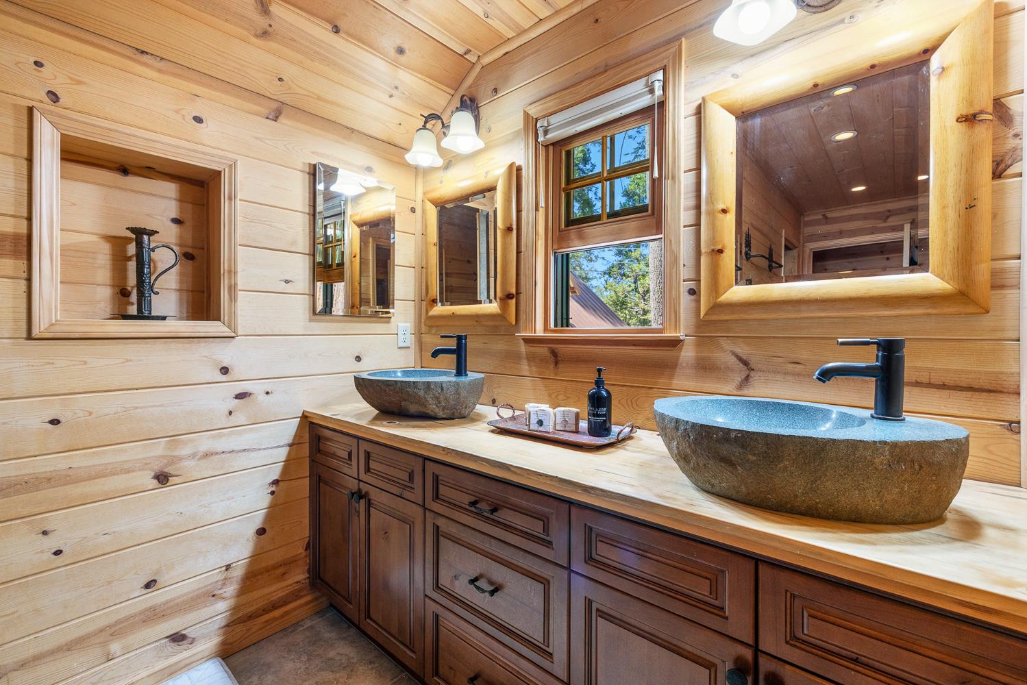 41836 Knobcone Ln, Shaver Lake, CA 93664