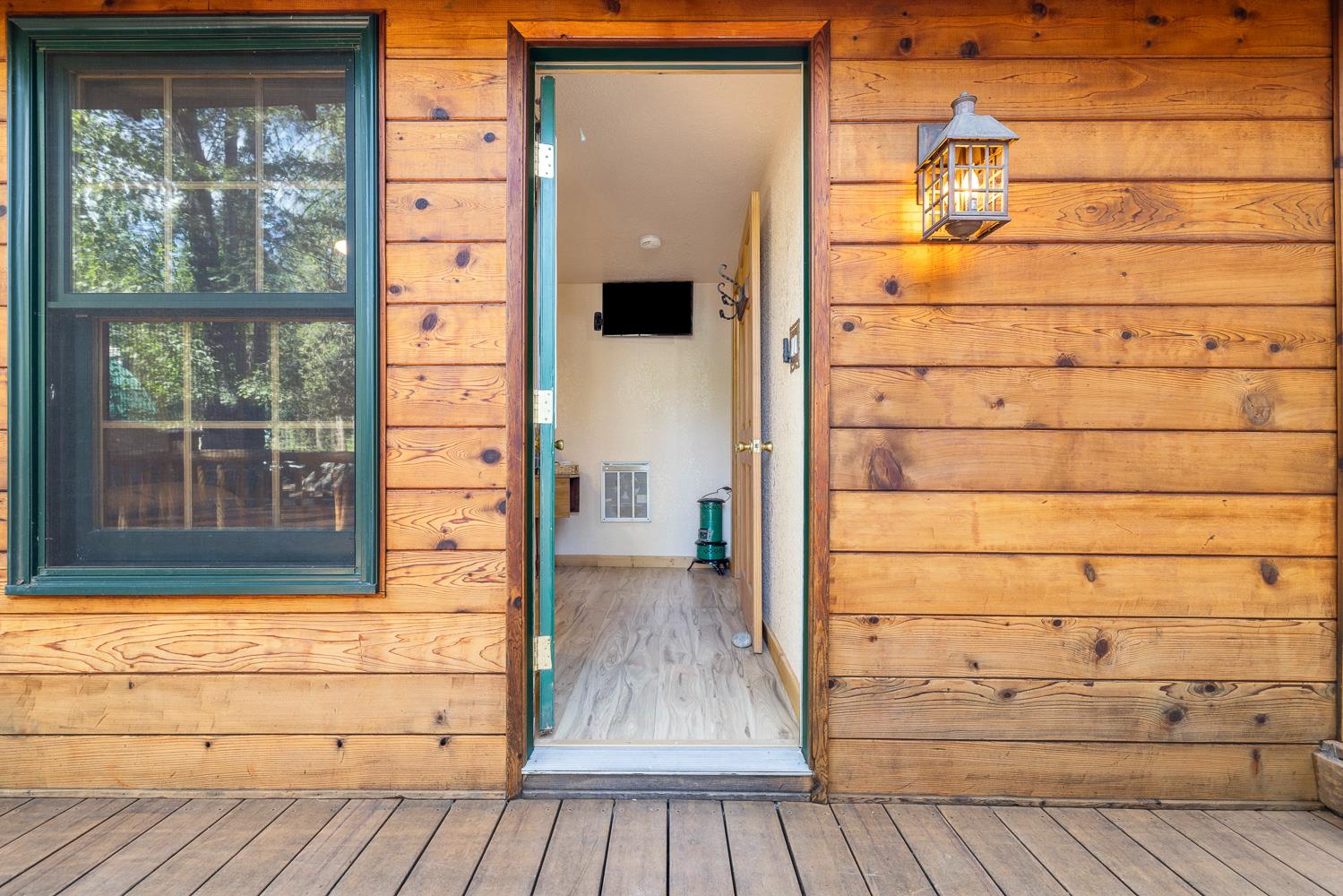 41836 Knobcone Ln, Shaver Lake, CA 93664
