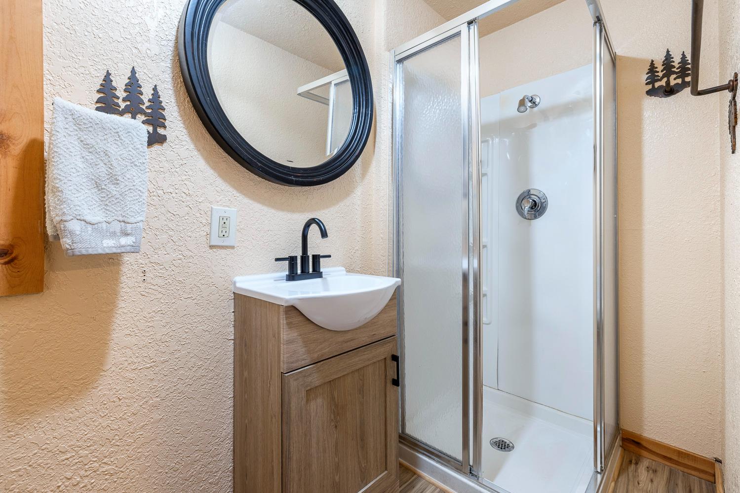 41836 Knobcone Ln, Shaver Lake, CA 93664