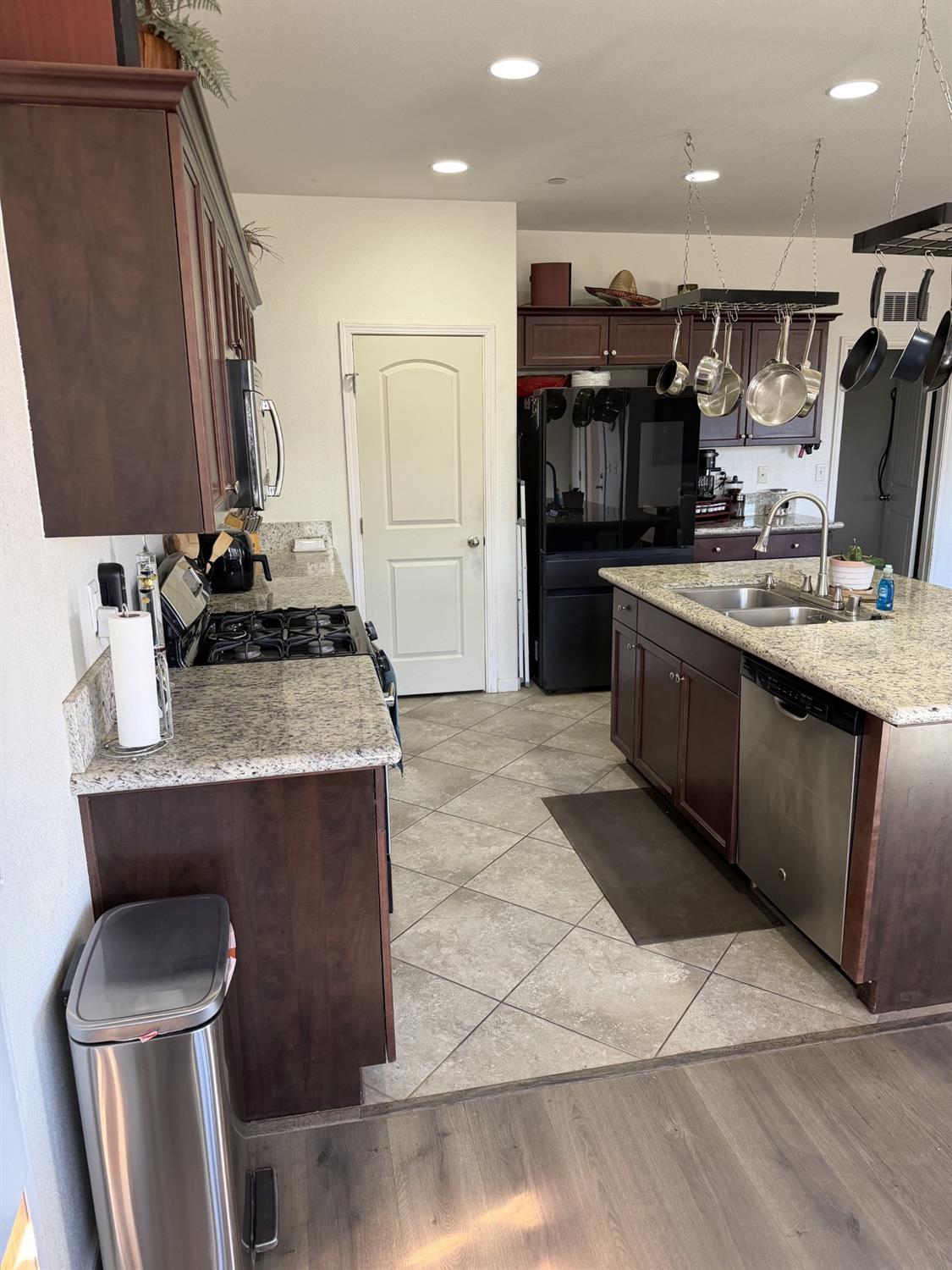 1013 Heirloom Way, Lemoore, CA 93245