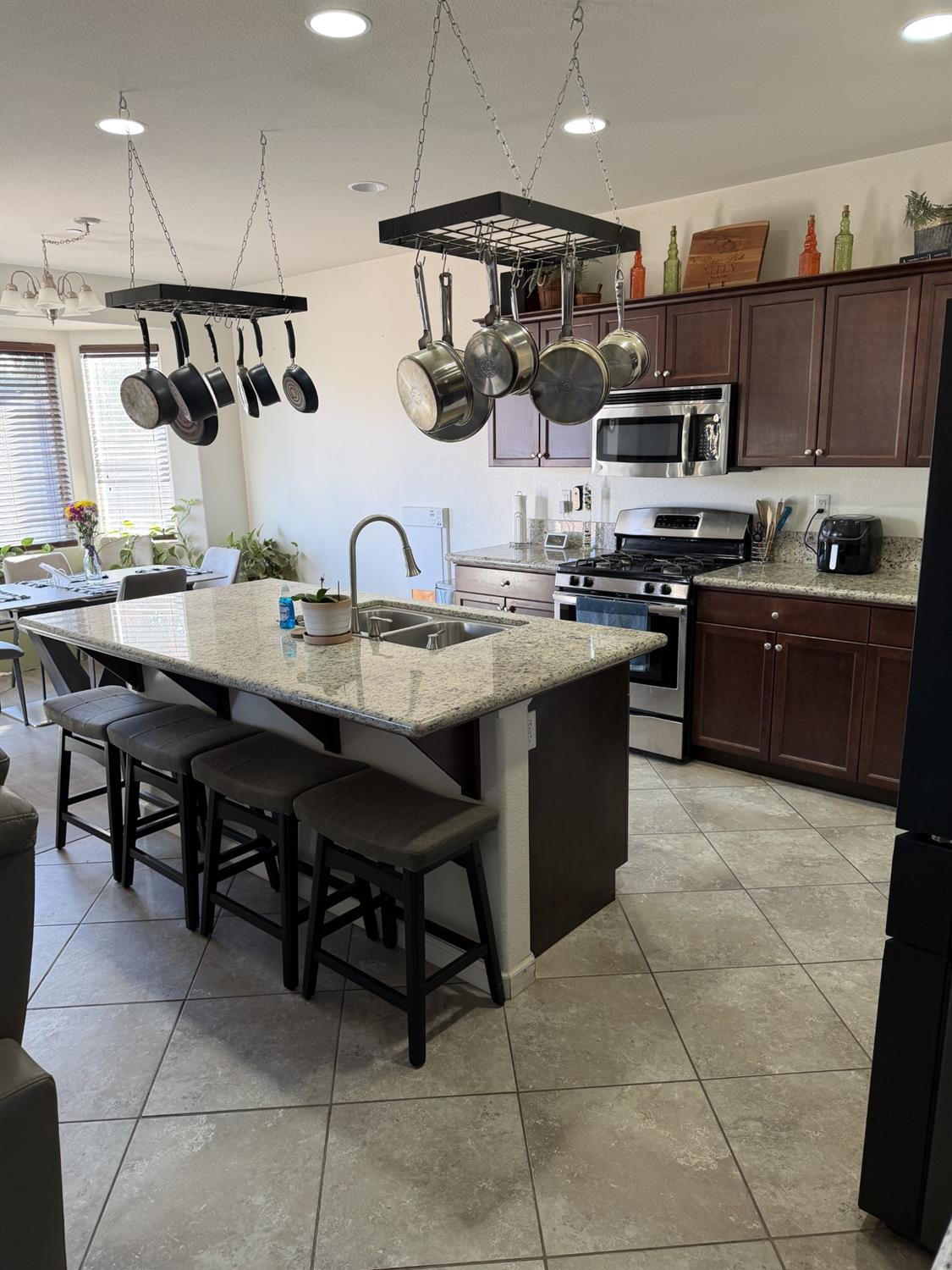1013 Heirloom Way, Lemoore, CA 93245