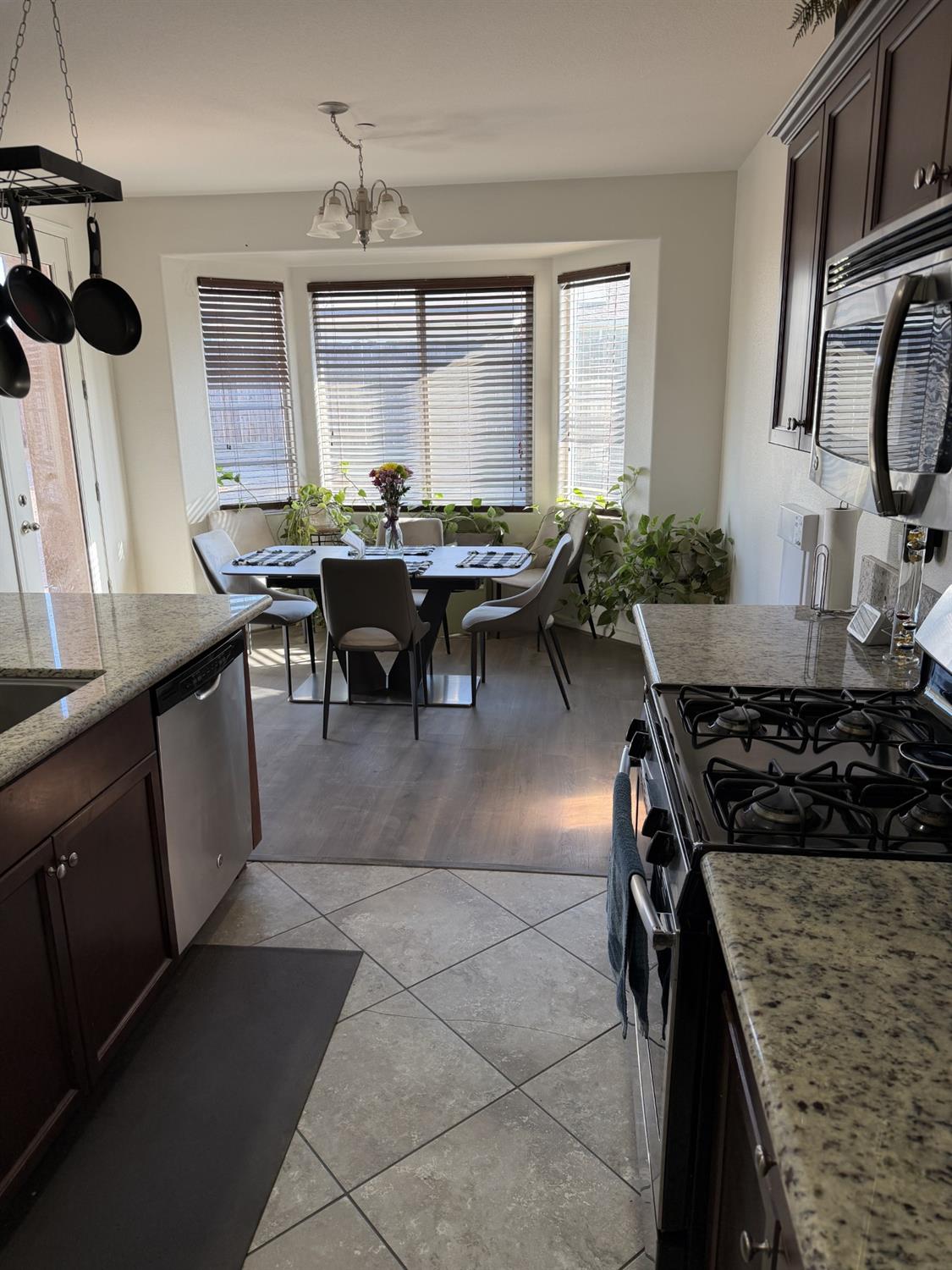 1013 Heirloom Way, Lemoore, CA 93245