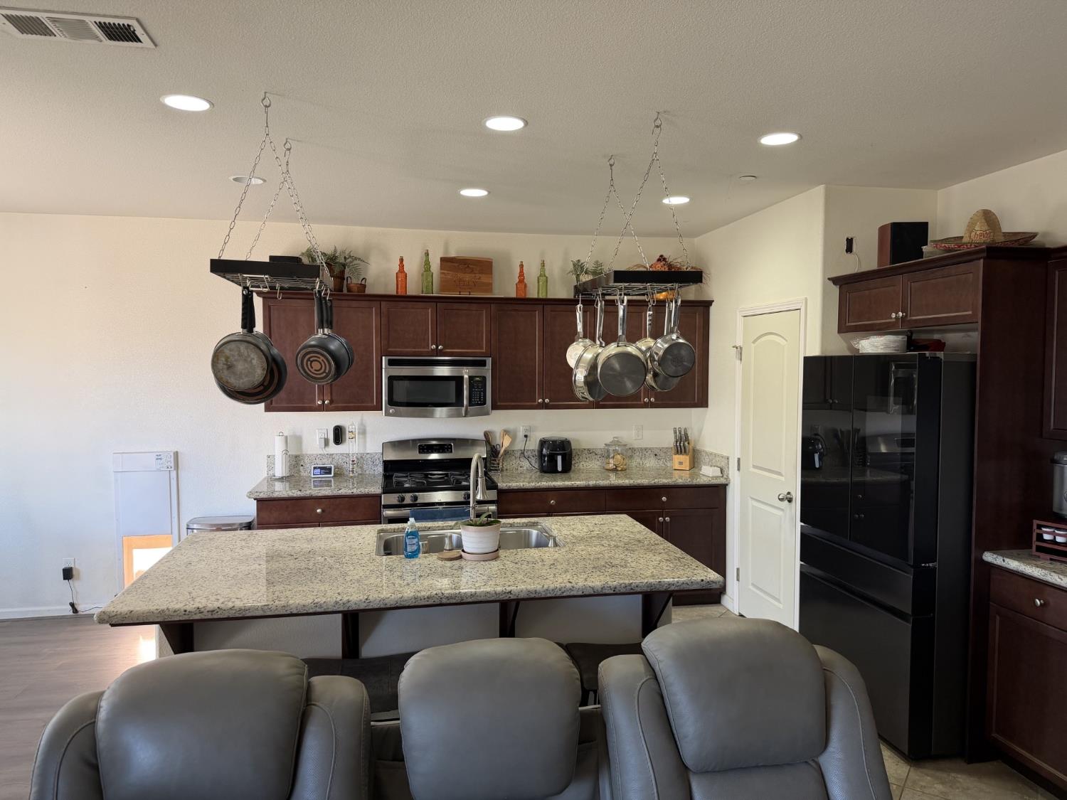 1013 Heirloom Way, Lemoore, CA 93245
