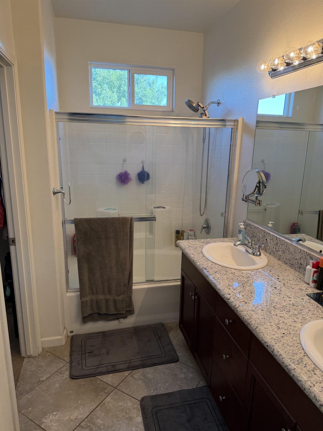 1013 Heirloom Way, Lemoore, CA 93245