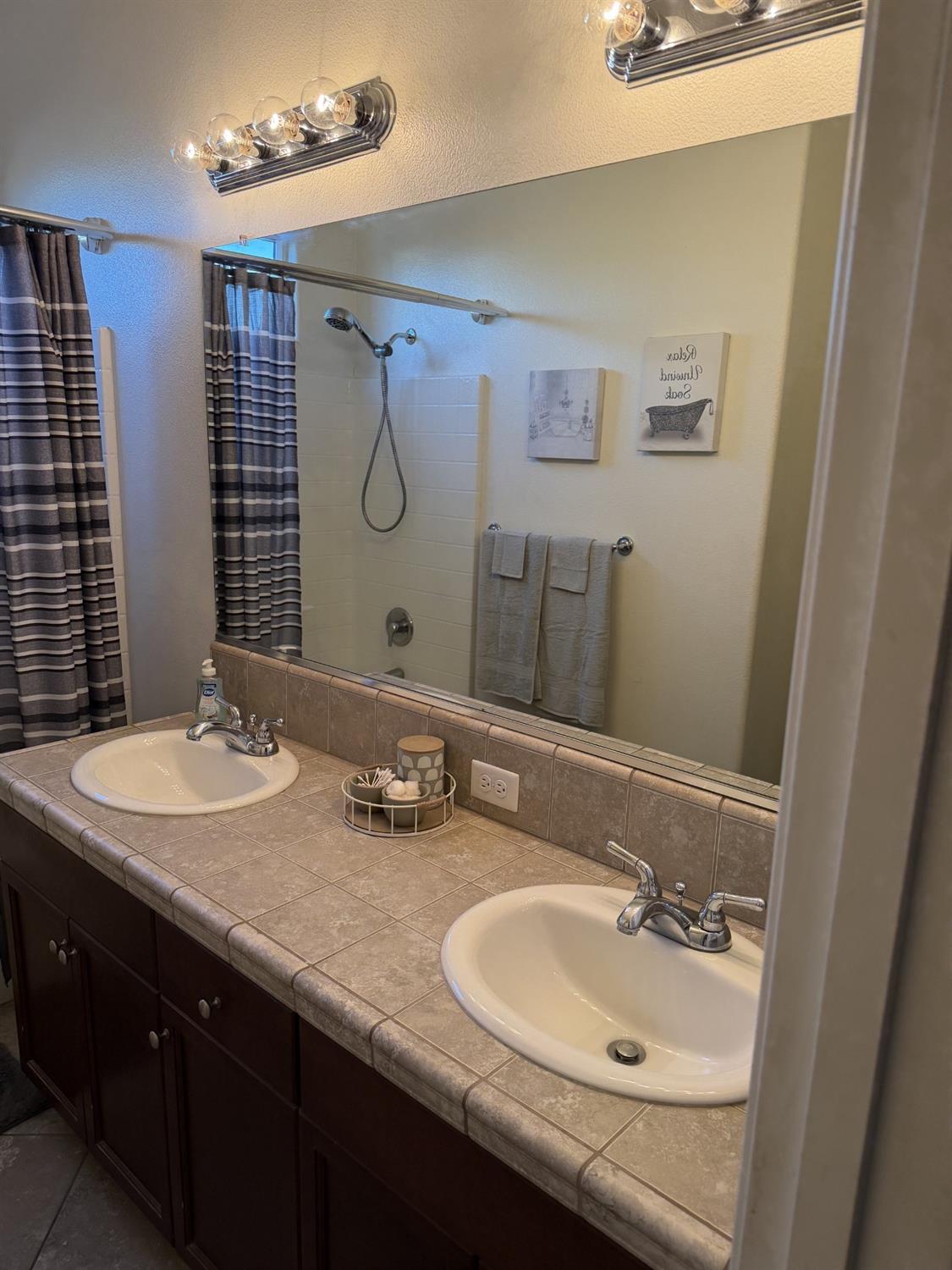1013 Heirloom Way, Lemoore, CA 93245